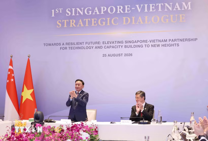 Đồng chí Trần Cẩm Tú, Ủy viên Bộ Chính trị, Thường trực Ban Bí thư cùng Phó Tổng Thư ký Đảng Hành động Nhân dân Singapore, Bộ trưởng Bộ Quốc phòng kiêm Bộ trưởng Điều phối dịch vụ công Chan Chun Sing đồng chủ trì Đối thoại Chiến lược Việt Nam-Singapore lần thứ nhất. (Ảnh: Phương Hoa/TTXVN)