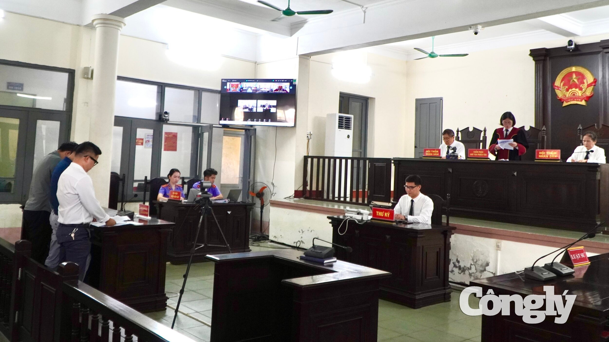 TAND khu vực 1 - Quảng Ninh mở phiên tòa xét xử sơ thẩm vụ án “Xâm phạm lợi ích công trong lĩnh vực đất đai”.