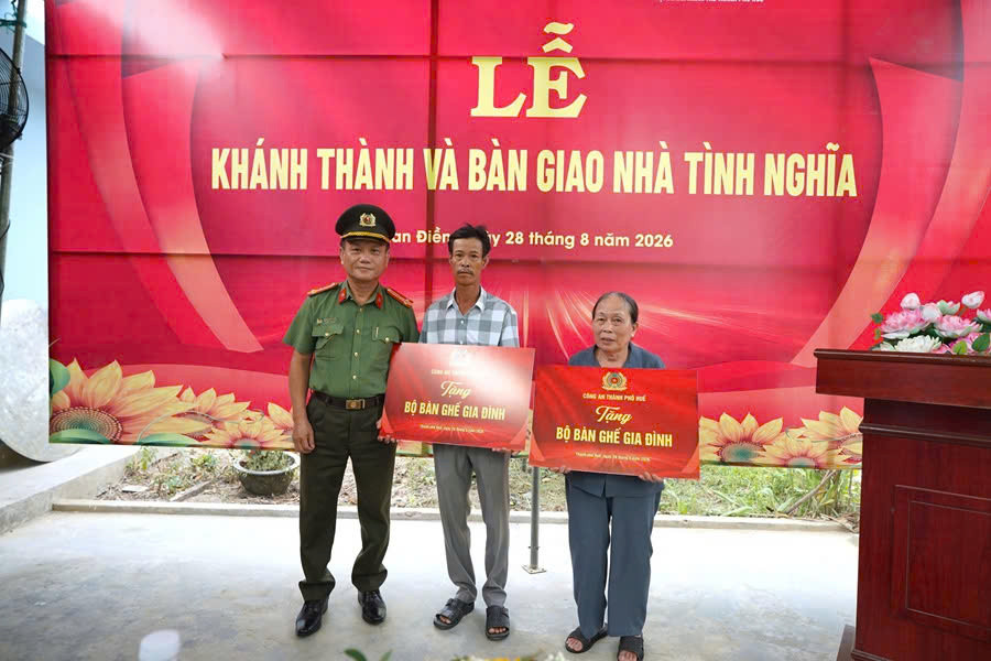 nhà nghĩa tình