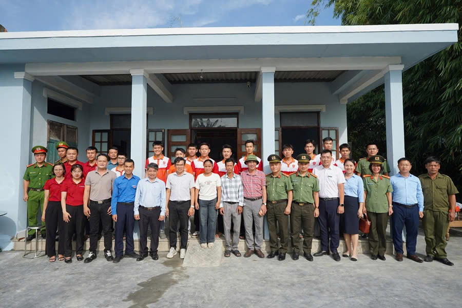 nhà tình nghĩa (4)