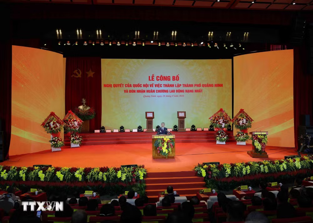 Tổng Bí thư, Chủ tịch nước Tô Lâm phát biểu chỉ đạo. (Ảnh: Thống Nhất/TTXVN) ttxvn-tong-bi-thu-chu-tich-nuoc-du-le-cong-bo-nghi-quyet-cua-quoc-hoi-ve-viec-thanh-lap-thanh-pho-quang-ninh-13.jpg
