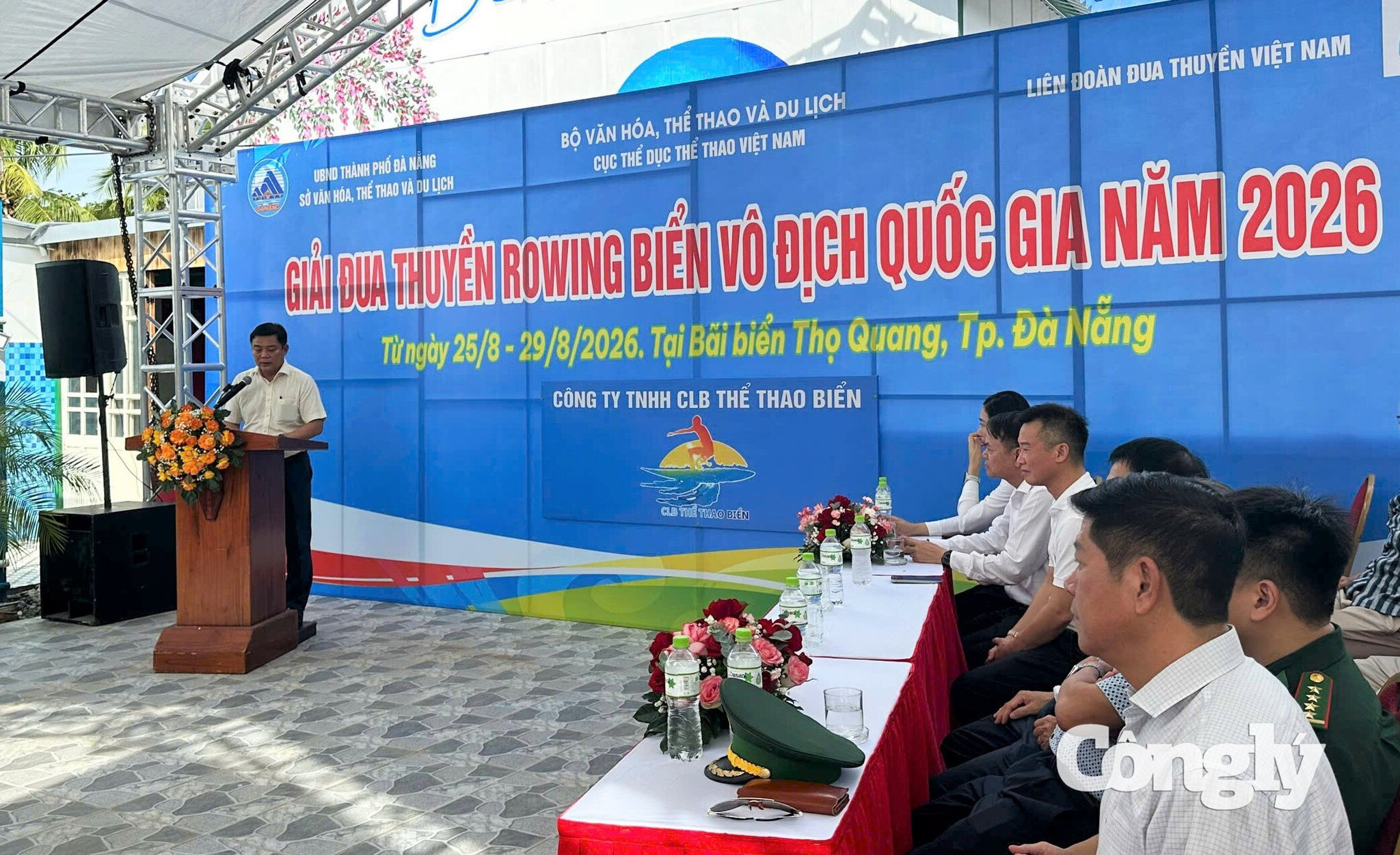 Phó Giám đốc Sở VHTTDL TP. Đà Nẵng Tào Viết Hải phát biểu tại lễ khai mạc Giải đua thuyền Rowing biển vô địch quốc gia năm 2026.