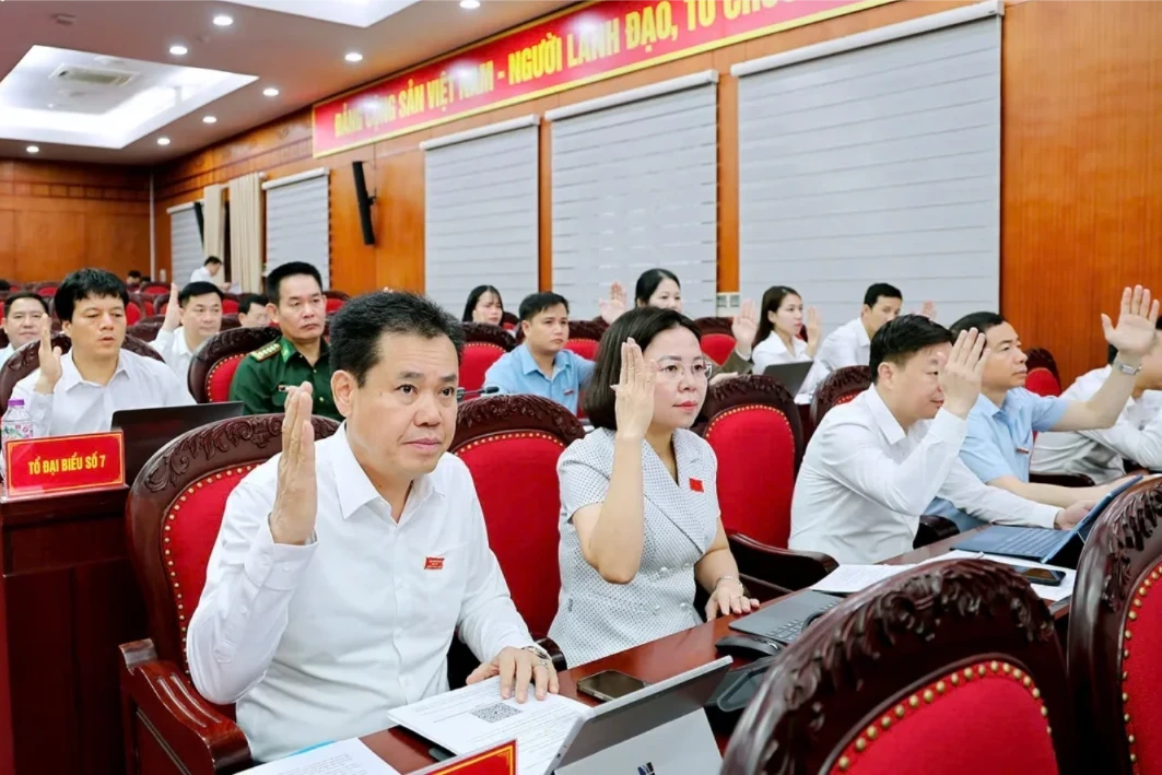 thong-qua-nghi-quyet(2).webp
