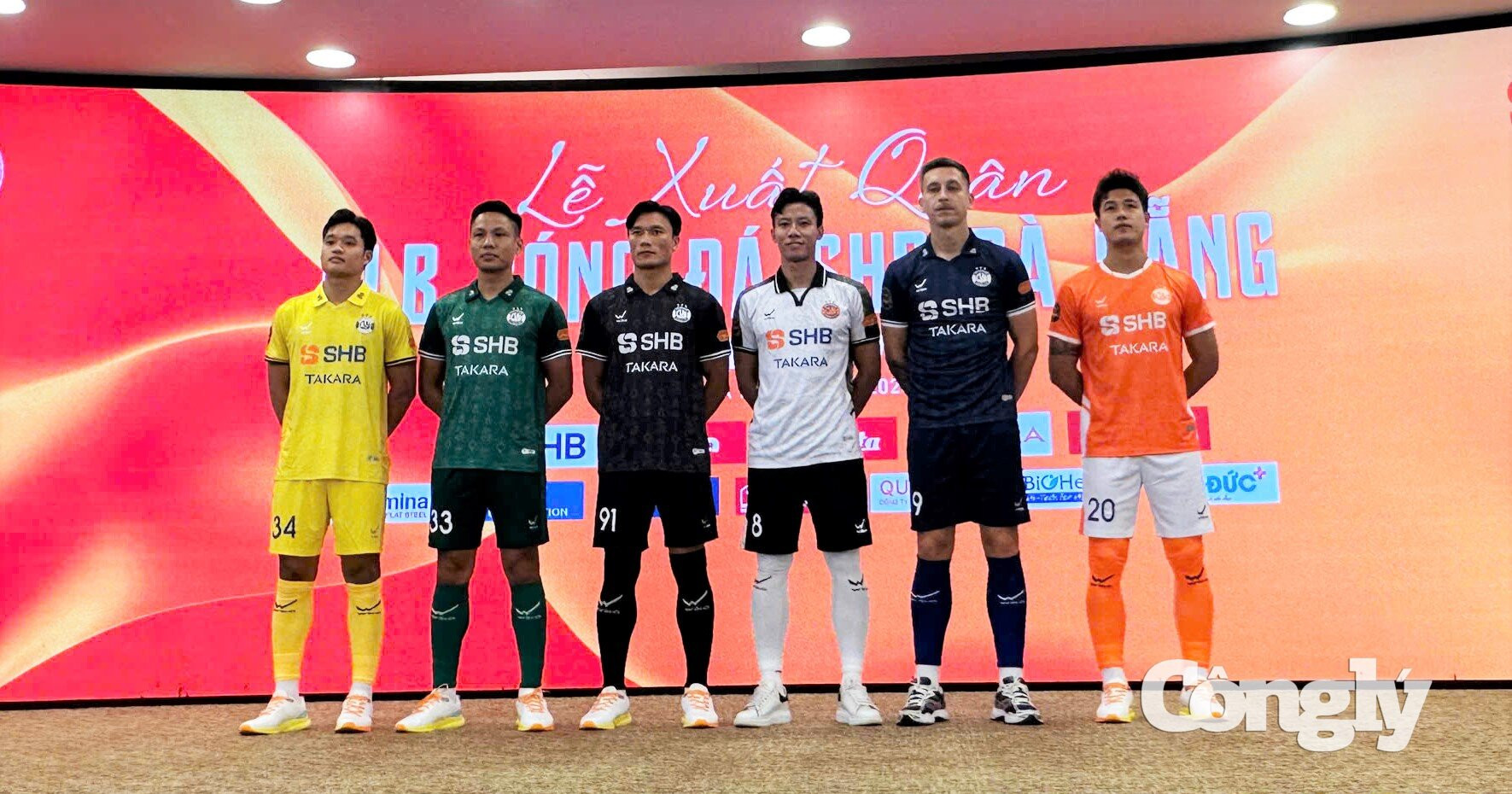 Trang phục thi đấu của CLB SHB Đà Nẵng tại V-League và Cúp quốc gia mùa giải 2026 - 2027.
