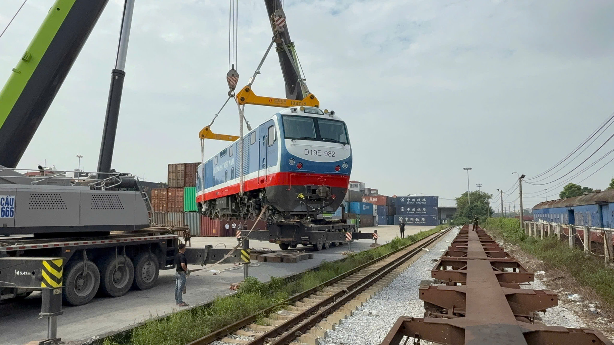 đầu máy xe lửa đường sắt việt nam (1)