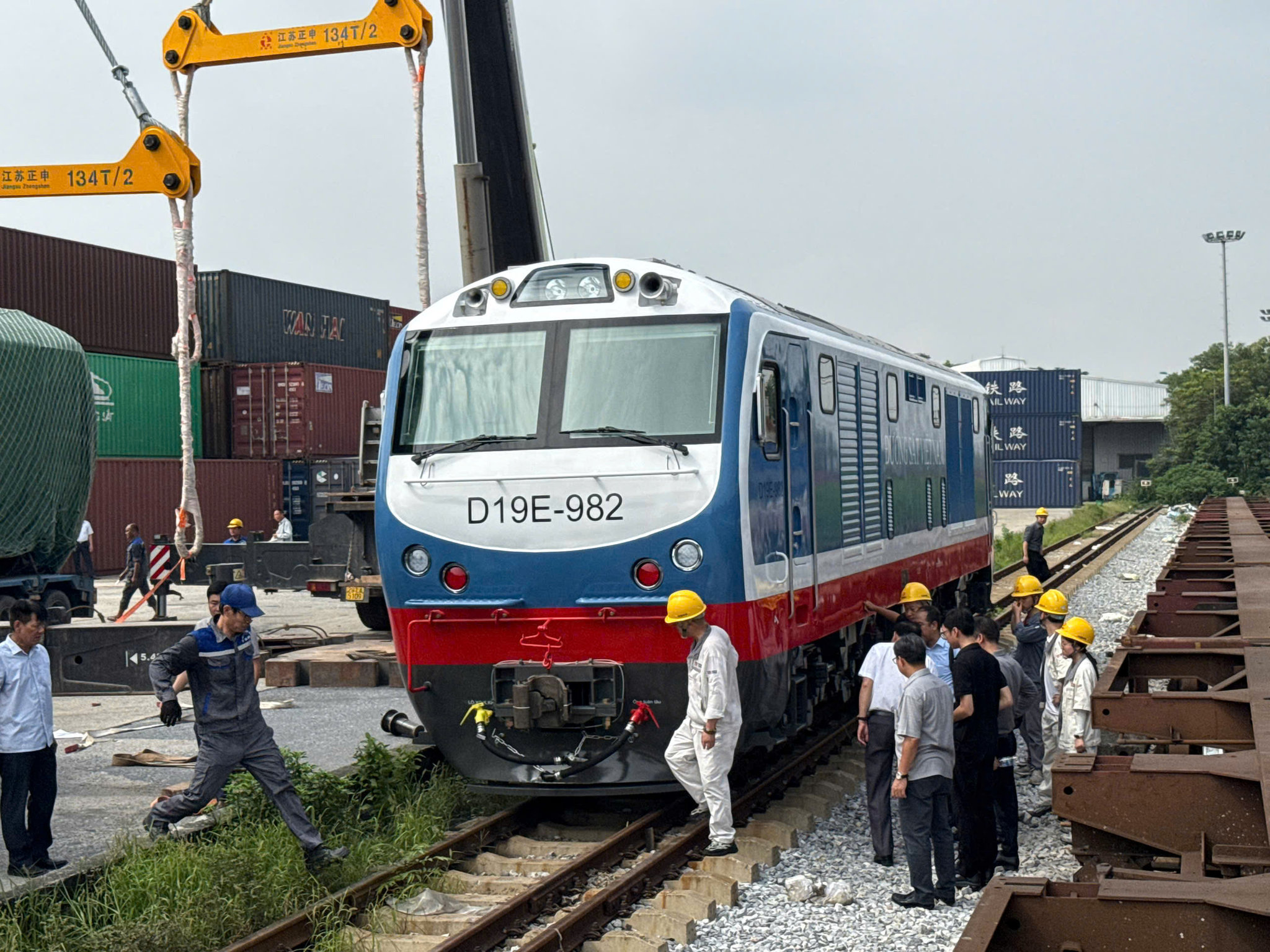 đầu máy xe lửa đường sắt việt nam (4)