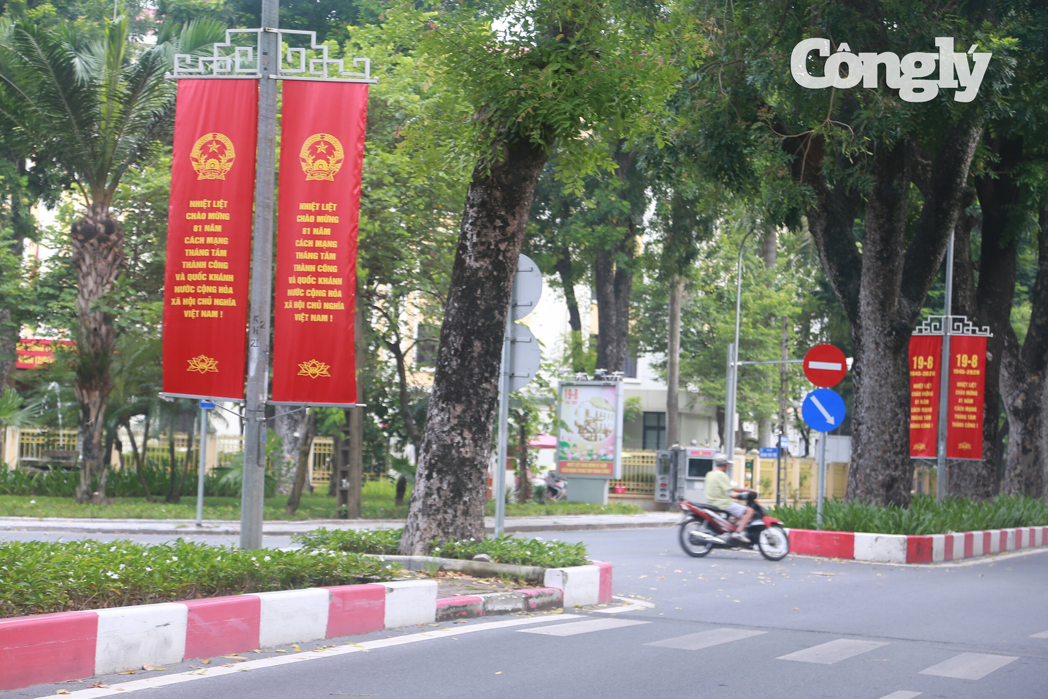 Hà Nội rực sắc đỏ (10)