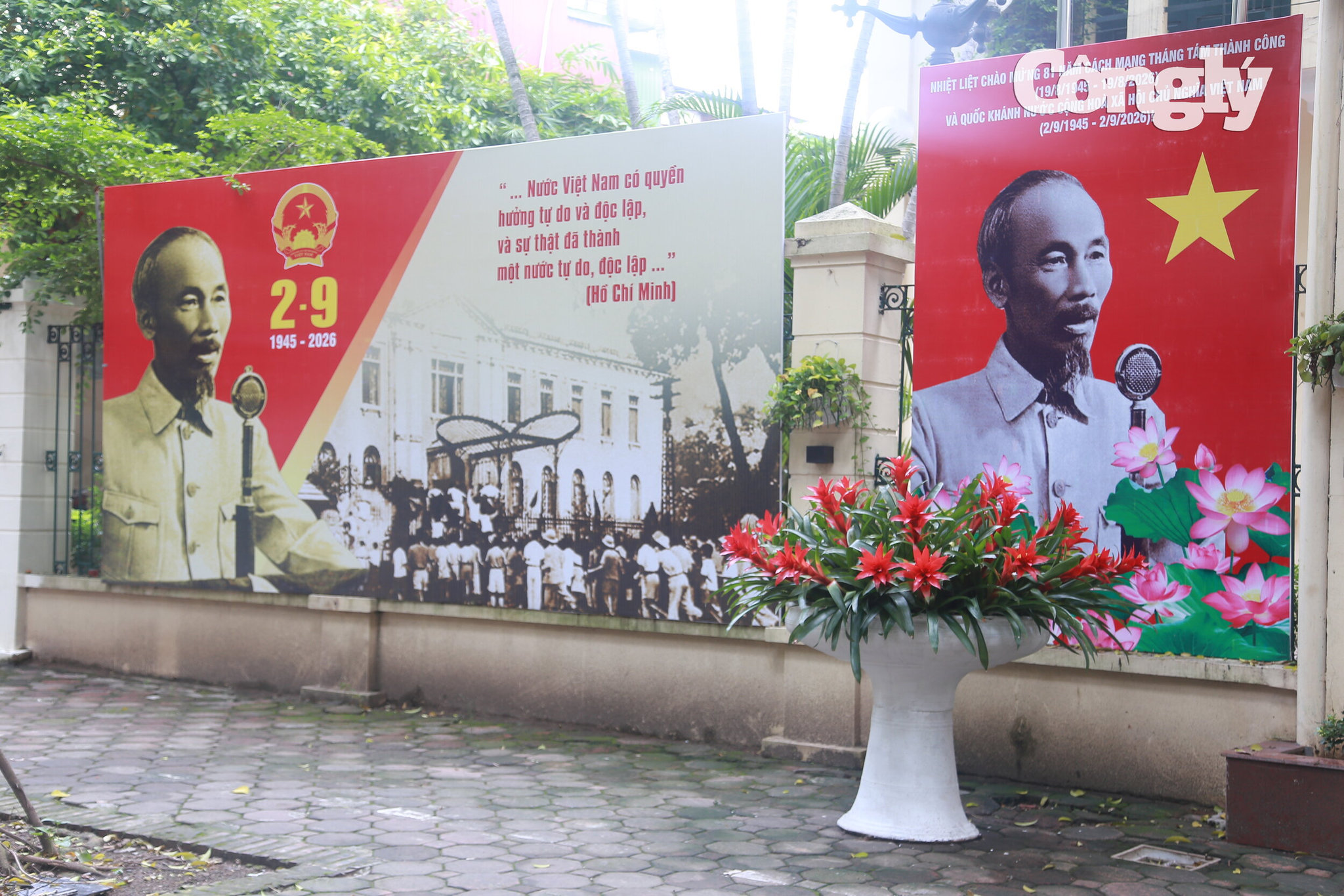 Hà Nội rực sắc đỏ (11)