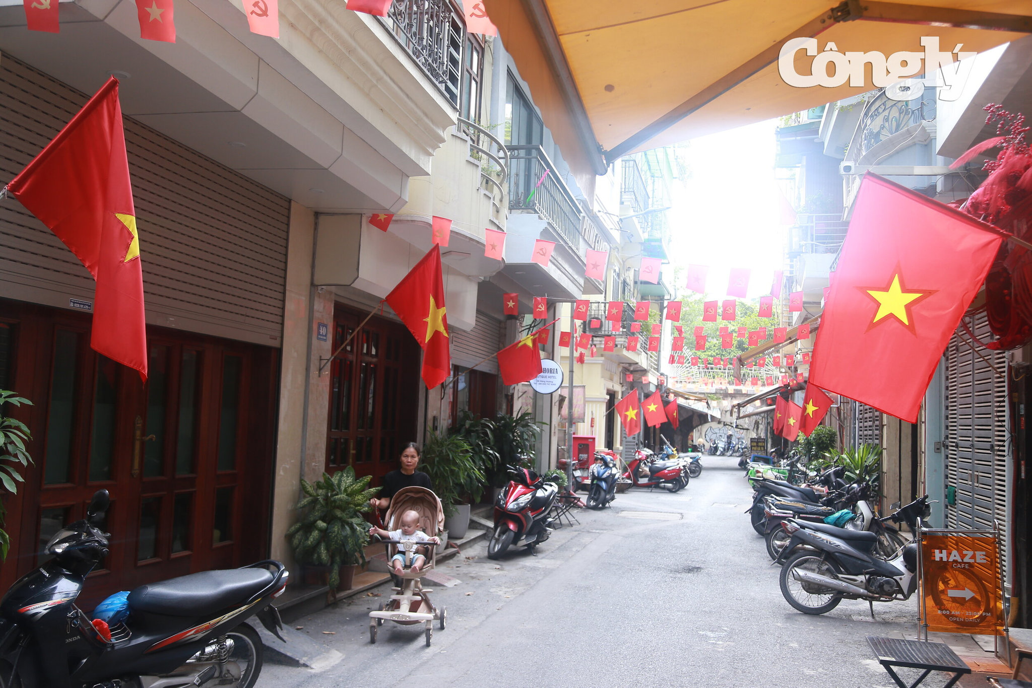 Hà Nội rực sắc đỏ (14)