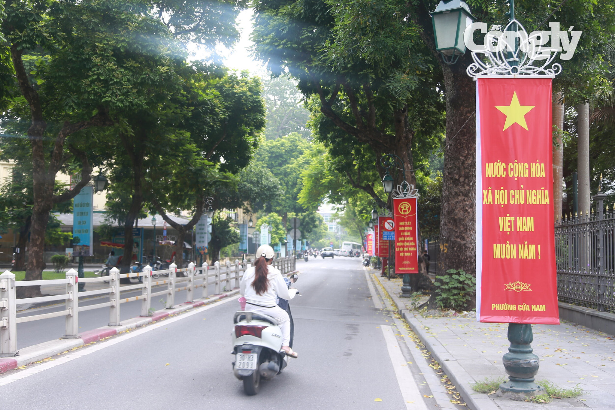 Hà Nội rực sắc đỏ (16)