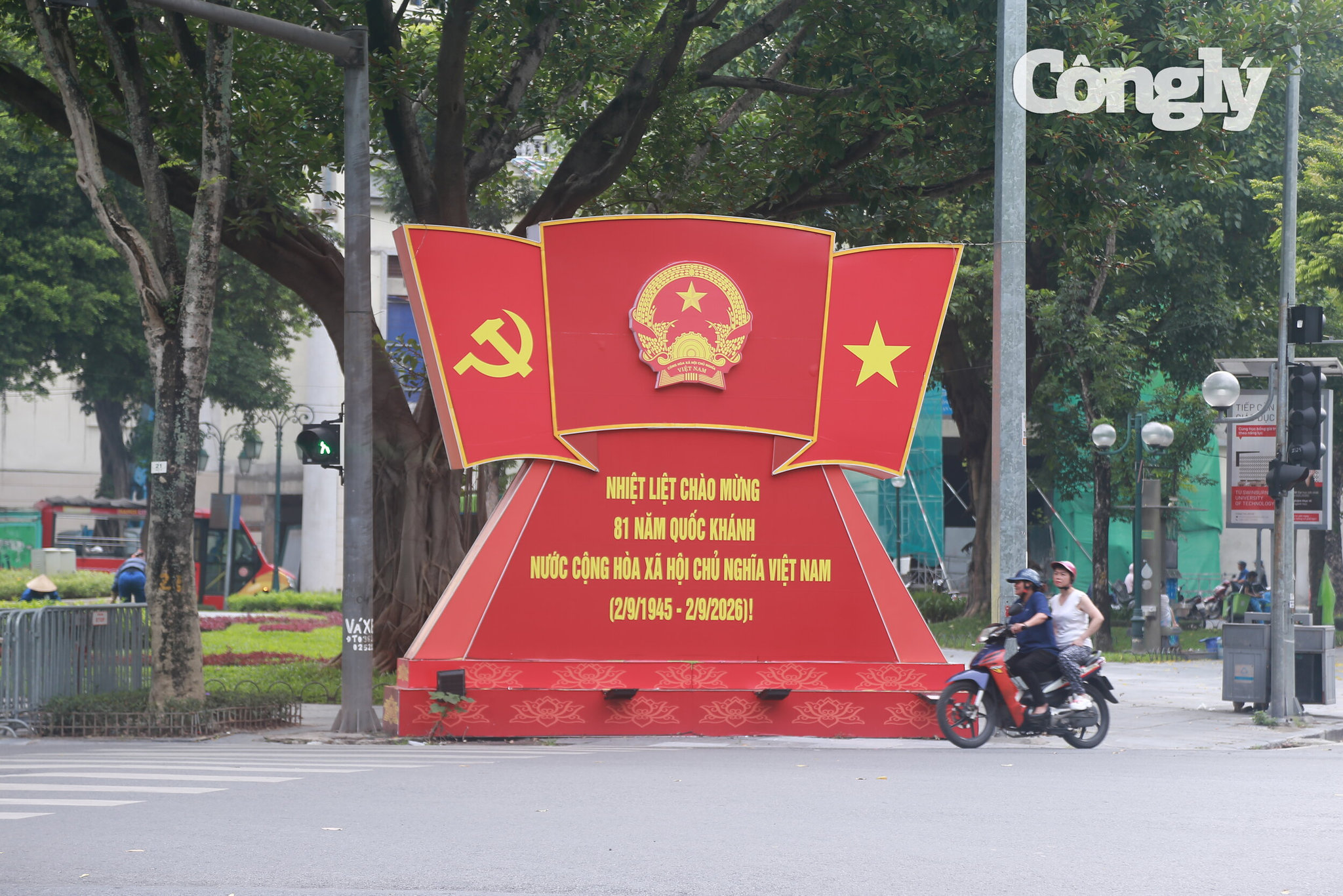 Hà Nội rực sắc đỏ (18)