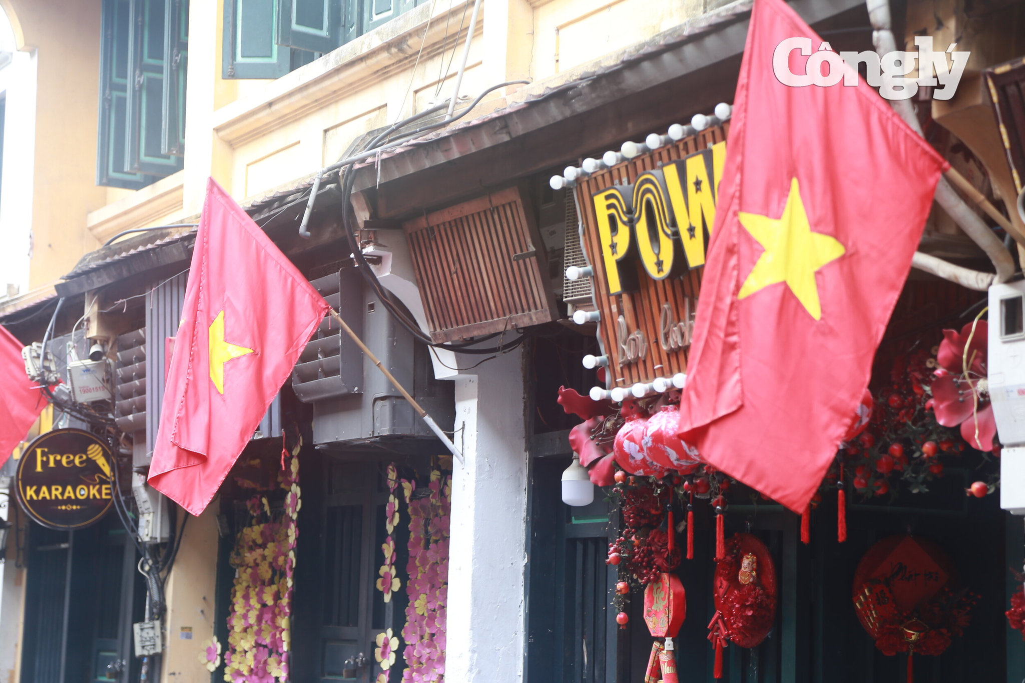 Hà Nội rực sắc đỏ (24)