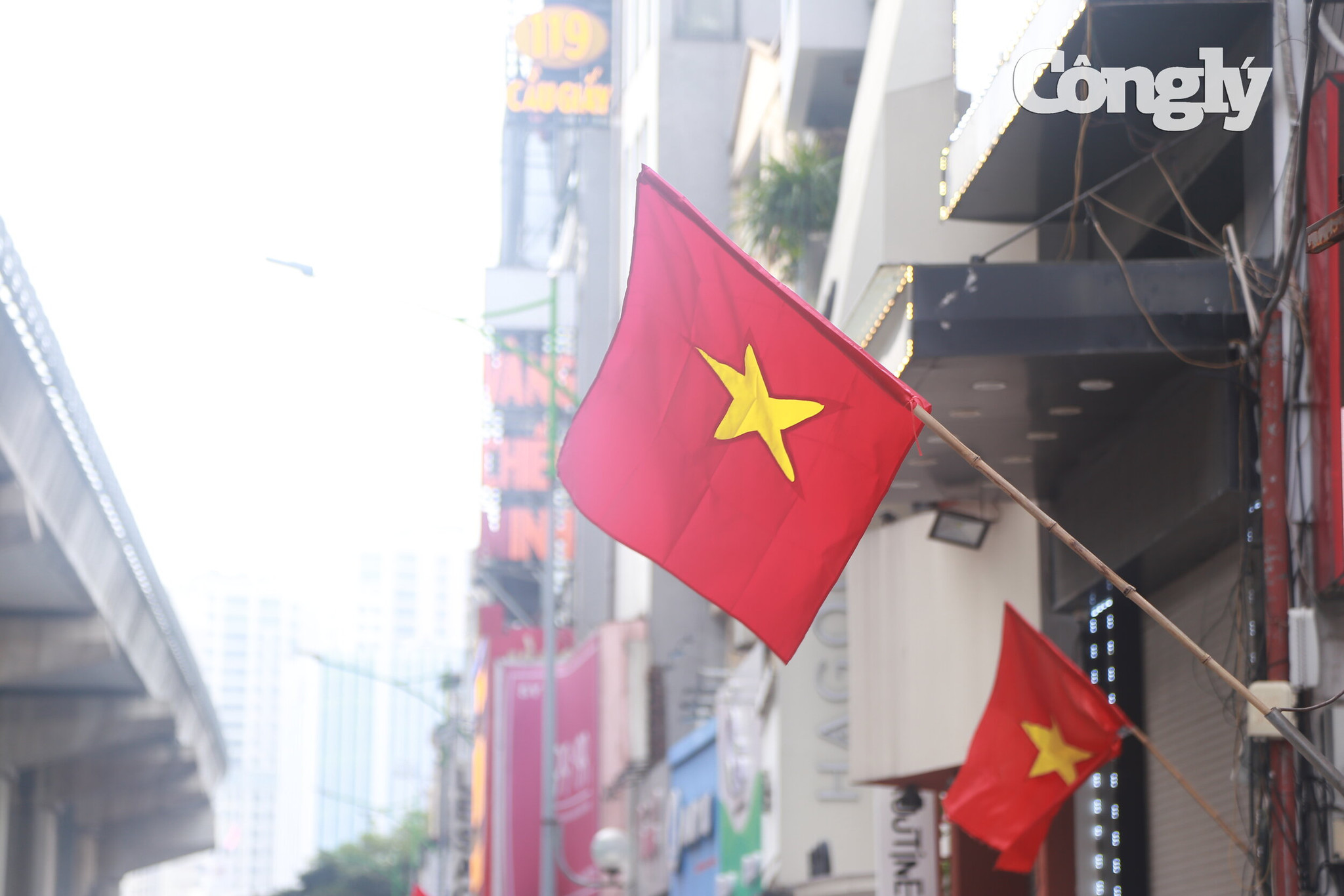 Hà Nội rực sắc đỏ (28)