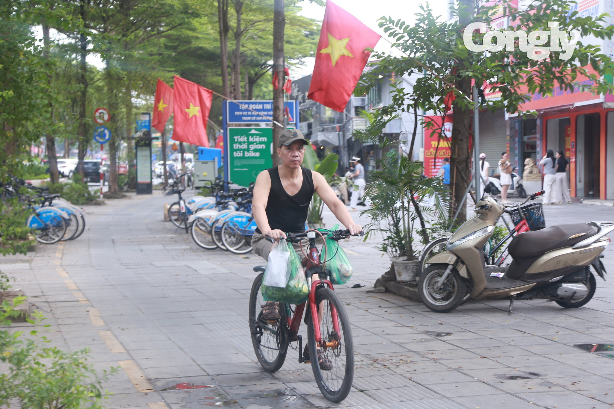 Hà Nội rực sắc đỏ (4)