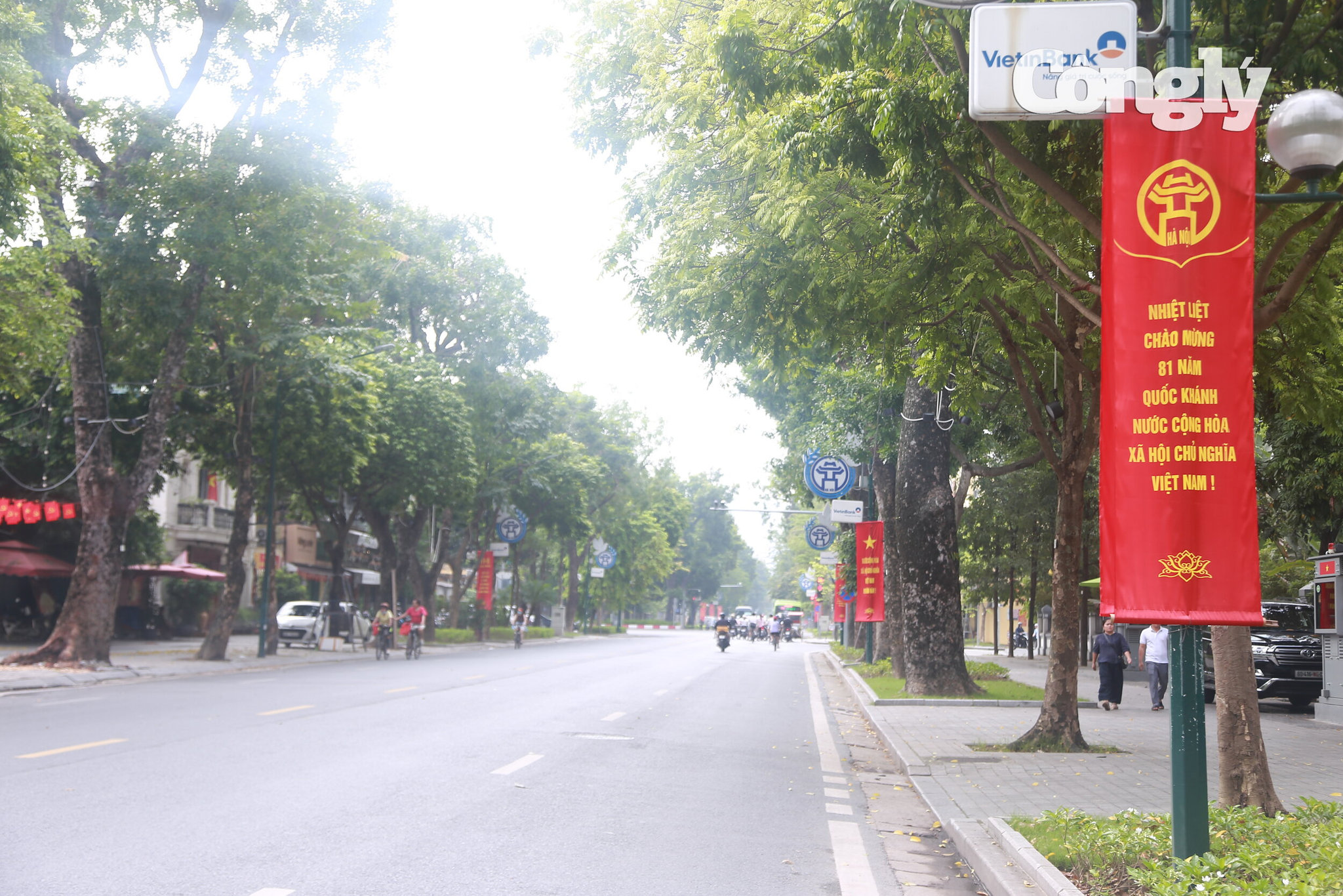 Hà Nội rực sắc đỏ (6)