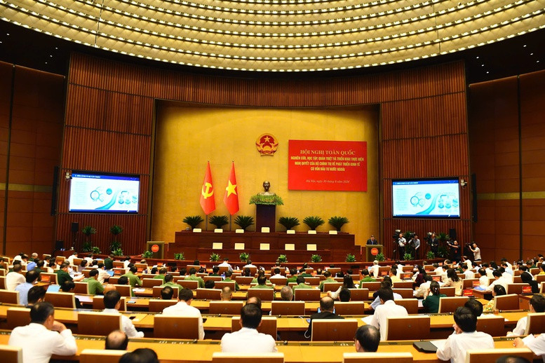 hoi-nghi-bo-chinh-tri-058bfccfd84c22975d37b67d51ce009e.jpg