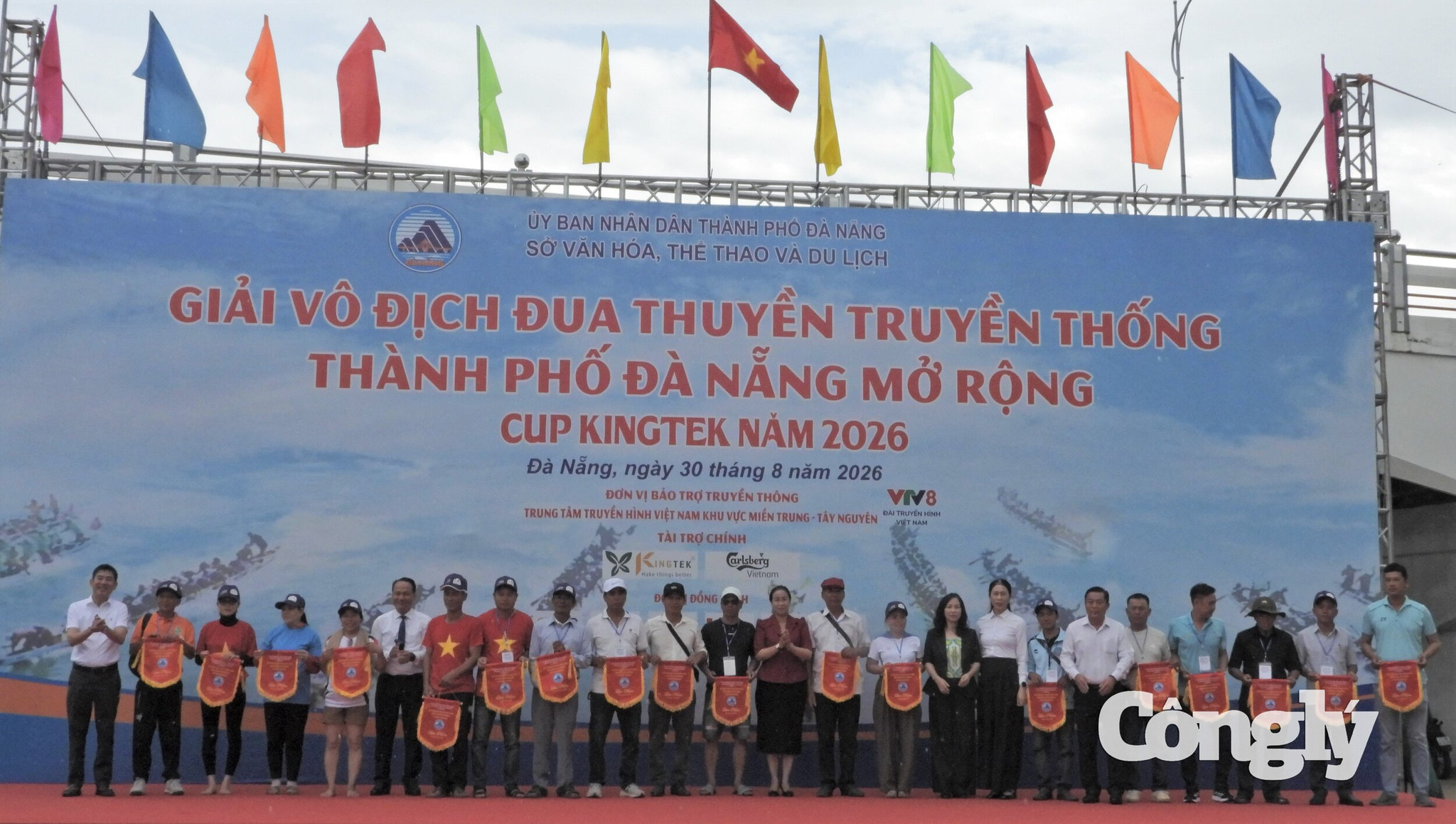 Đua thuyền truyền thống