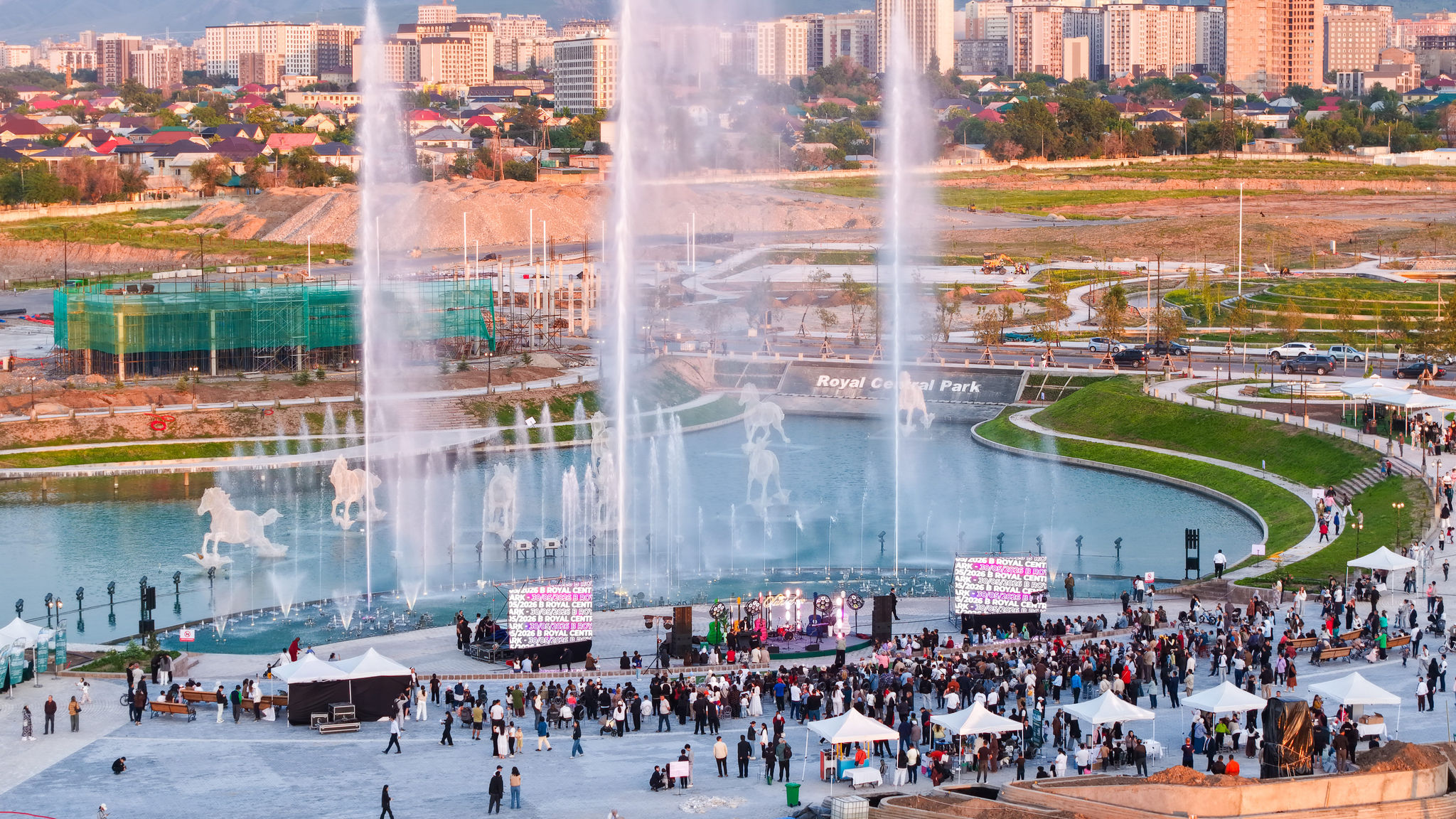 Royal Central Park - đại đô thị do ROX Living Global - thành viên của Tập đoàn ROX hợp tác phát triển tại Bishkek.