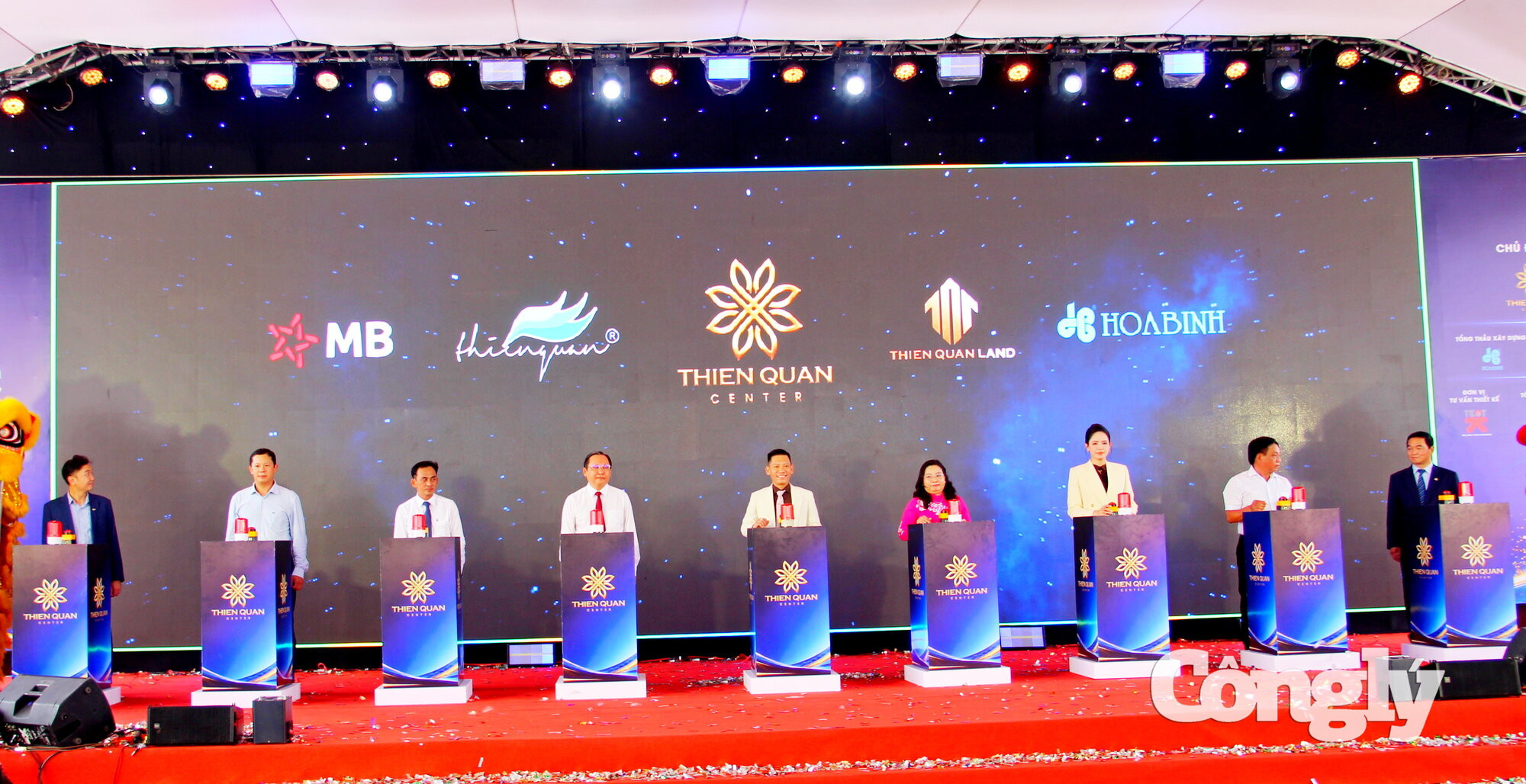 Các đại biểu thực hiện nghi thức khởi công công trình xây dựng Thiên Quân Center