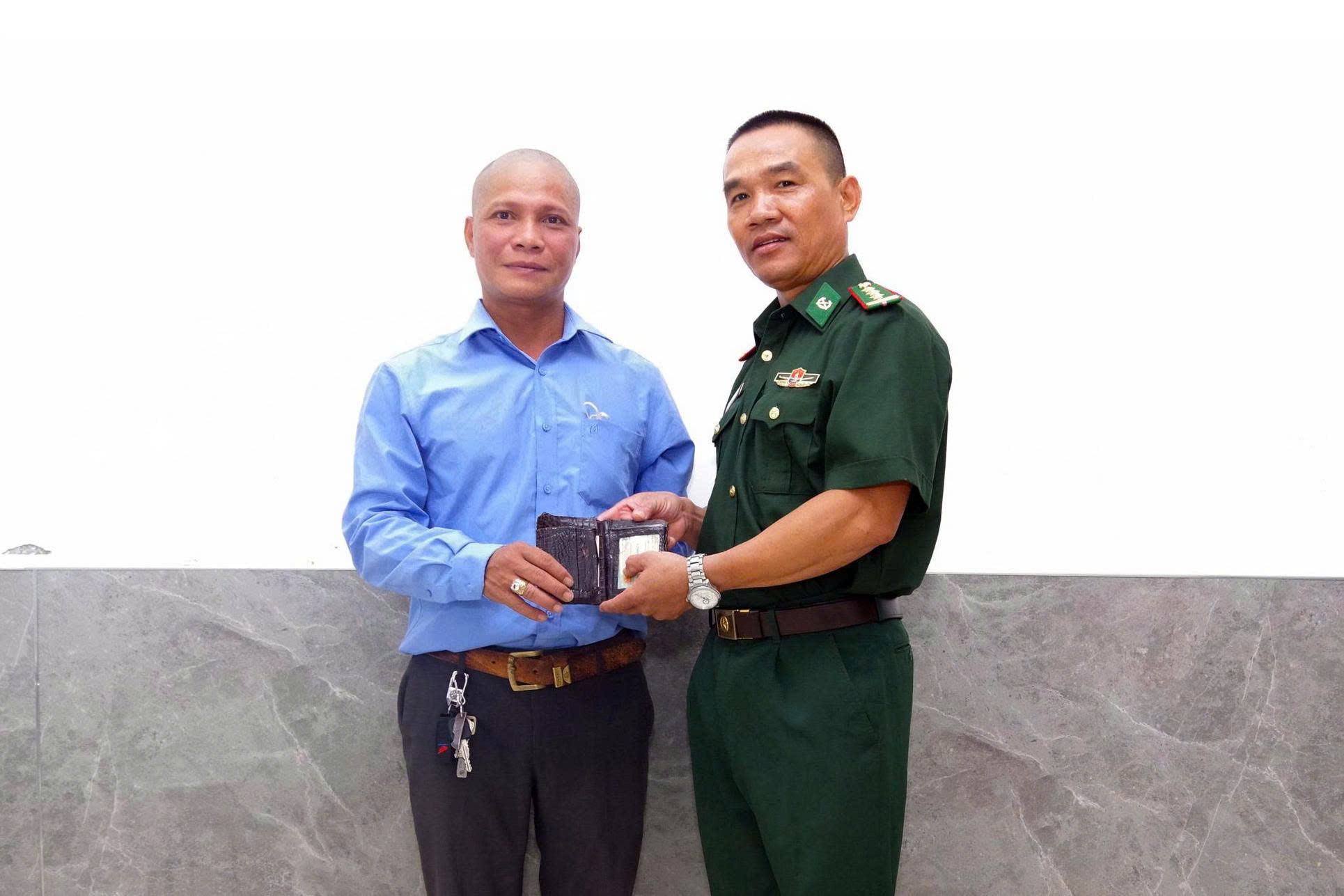 Cán bộ biên phòng