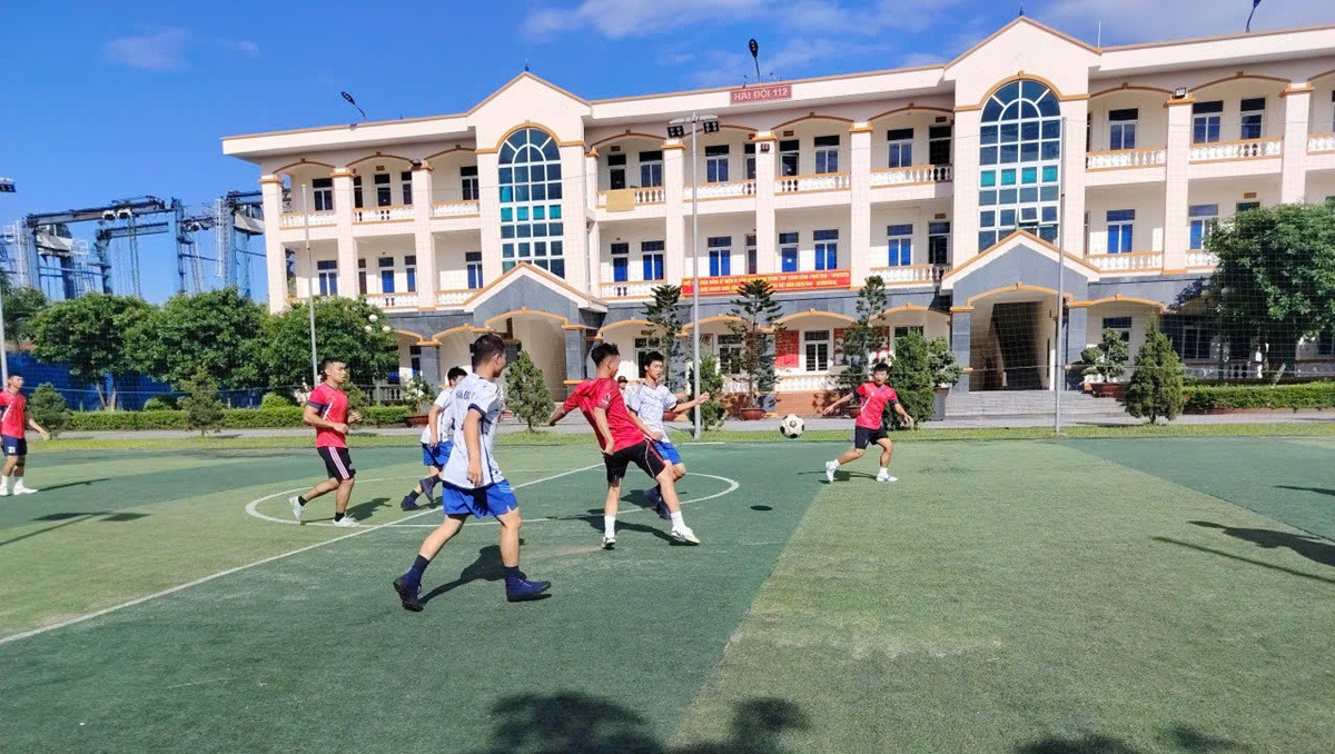 Giao hữu bóng đá