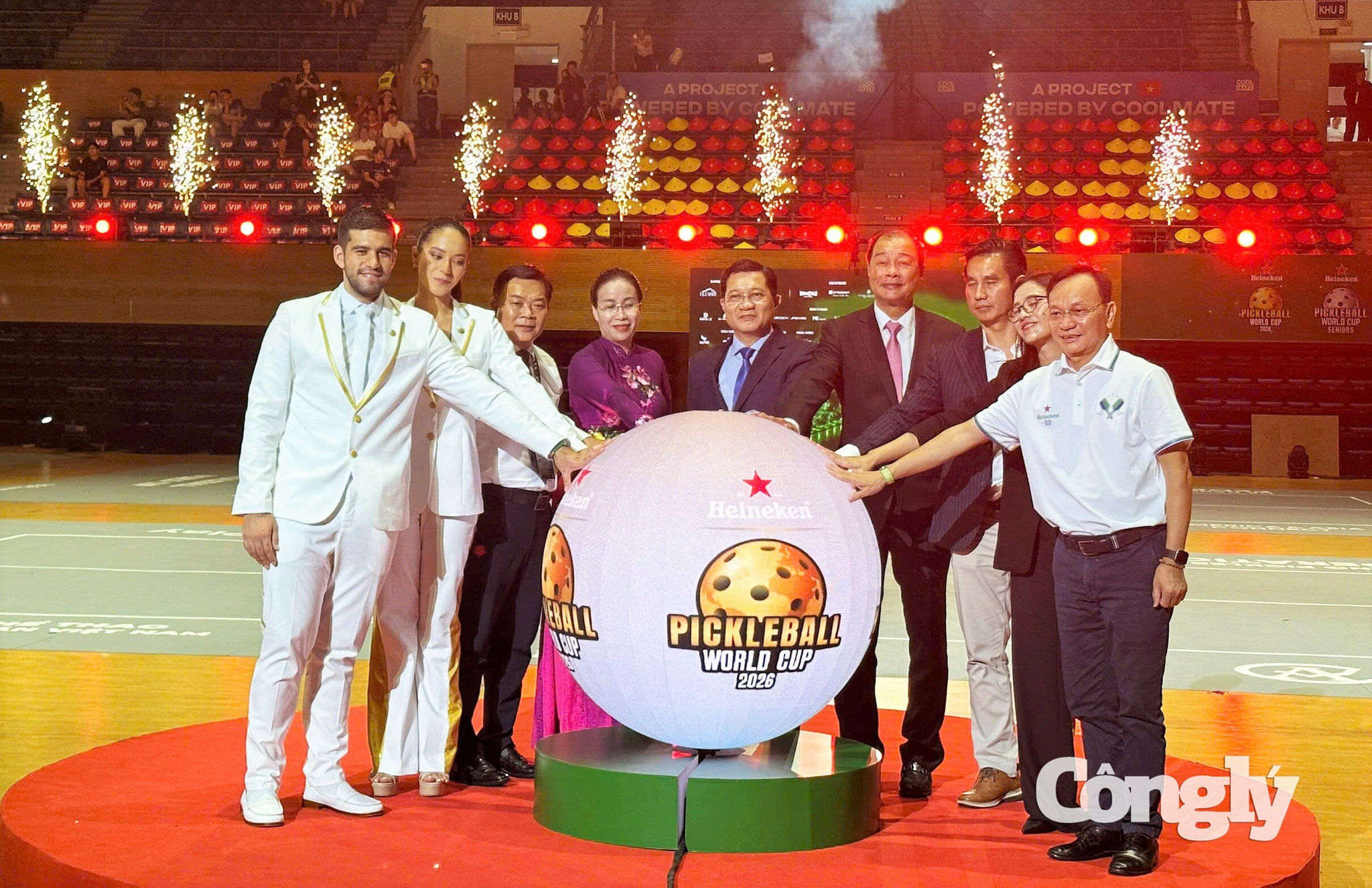 Lãnh đạo TP Đà Nẵng cùng các đại biểu thực hiện nghi thức khai mạc Giải Heineken Pickleball World Cup 2026.