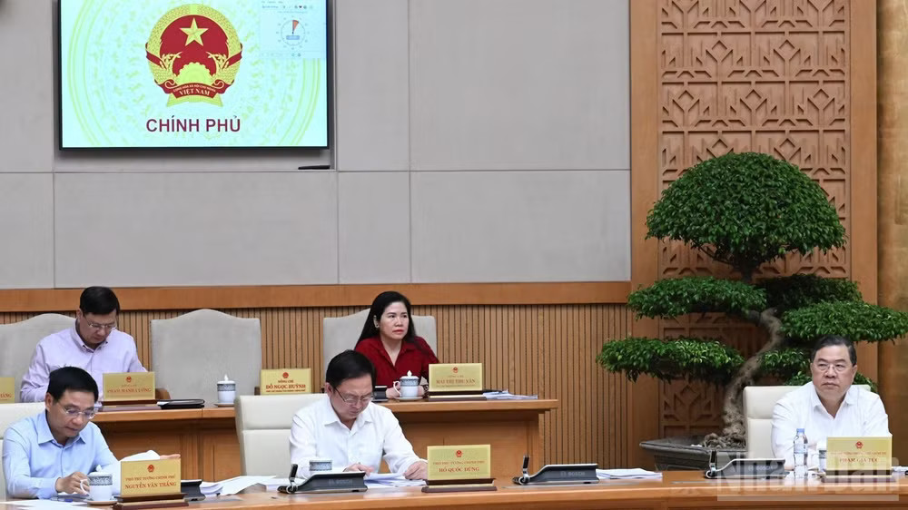 Các Phó Thủ tướng Chính phủ, đại biểu tham dự phiên họp. (Ảnh: TRẦN HẢI)