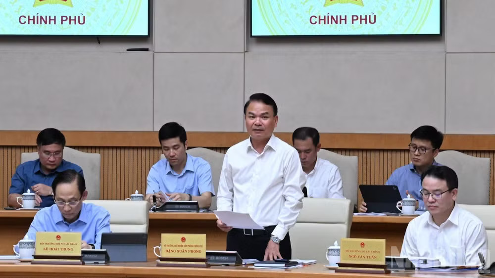 Bộ trưởng, Chủ nhiệm Văn phòng Chính phủ Đặng Xuân Phong phát biểu ý kiến tại phiên họp. (Ảnh: TRẦN HẢI)