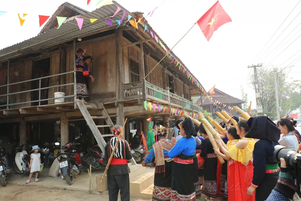 Du lịch Điện Biên với nhiều nét văn hóa đặc sắc hấp dẫn.