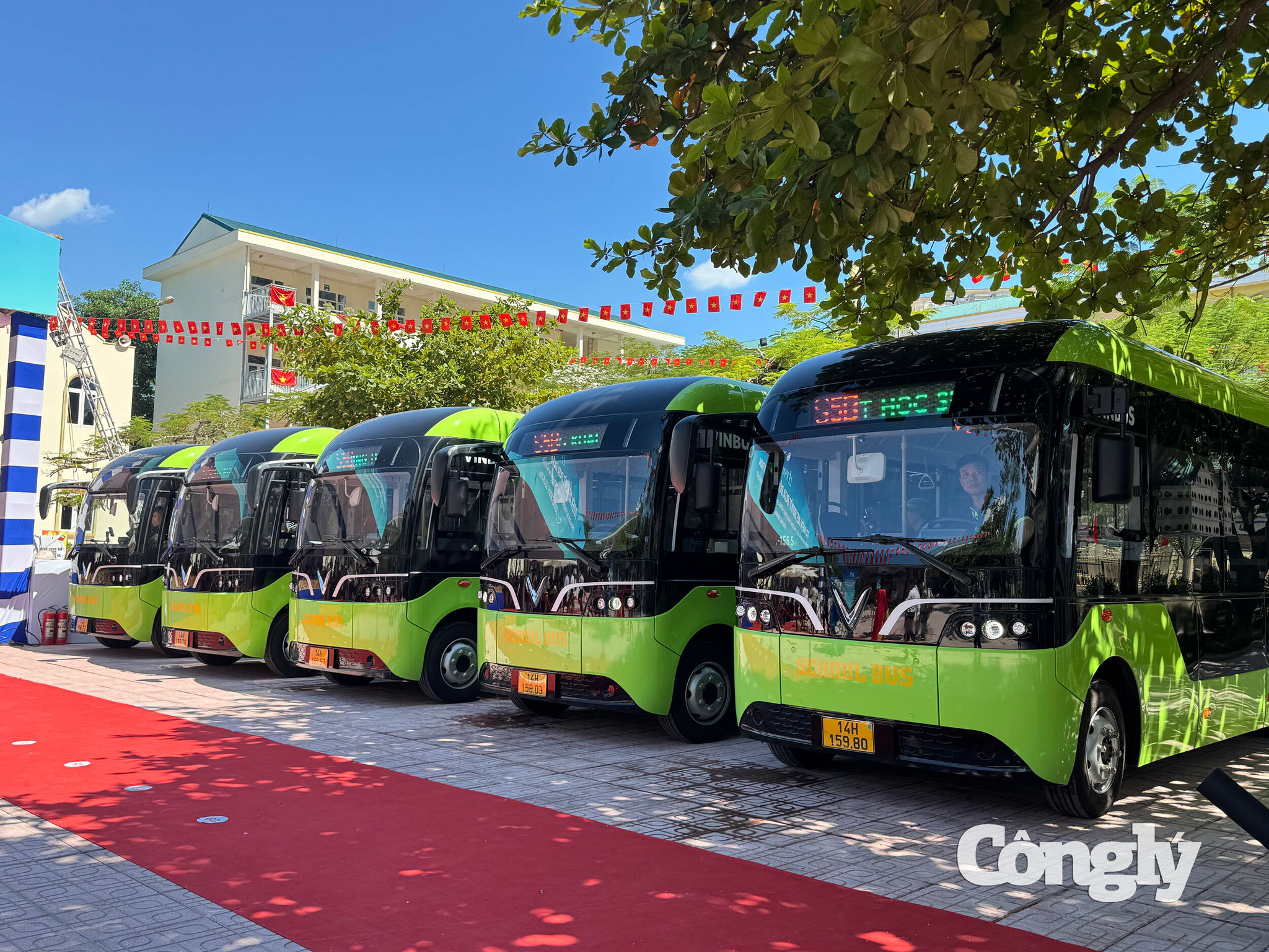 Quảng Ninh trở thành địa phương đầu tiên cả nước triển khai mô hình xe buýt điện miễn phí đưa đón học sinh đến trường.