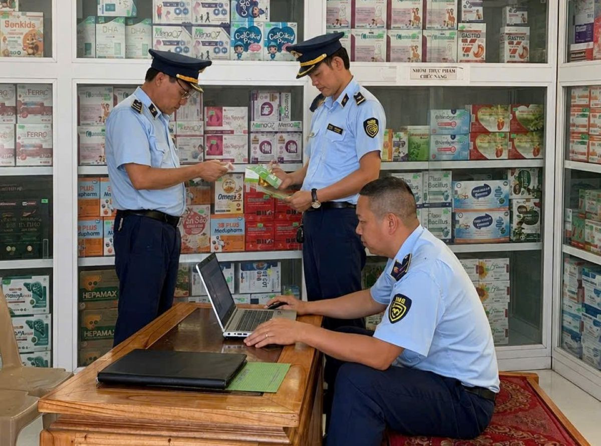 Kiên quyết lập biên bản, xử l;ý vi phạm 