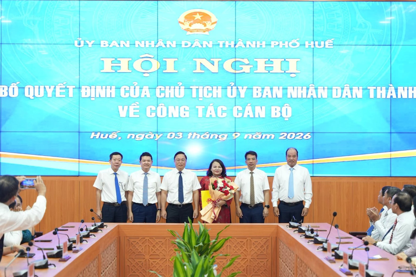 TP Huế công bố các quyết định quan trọng về công tác cán bộ (1)
