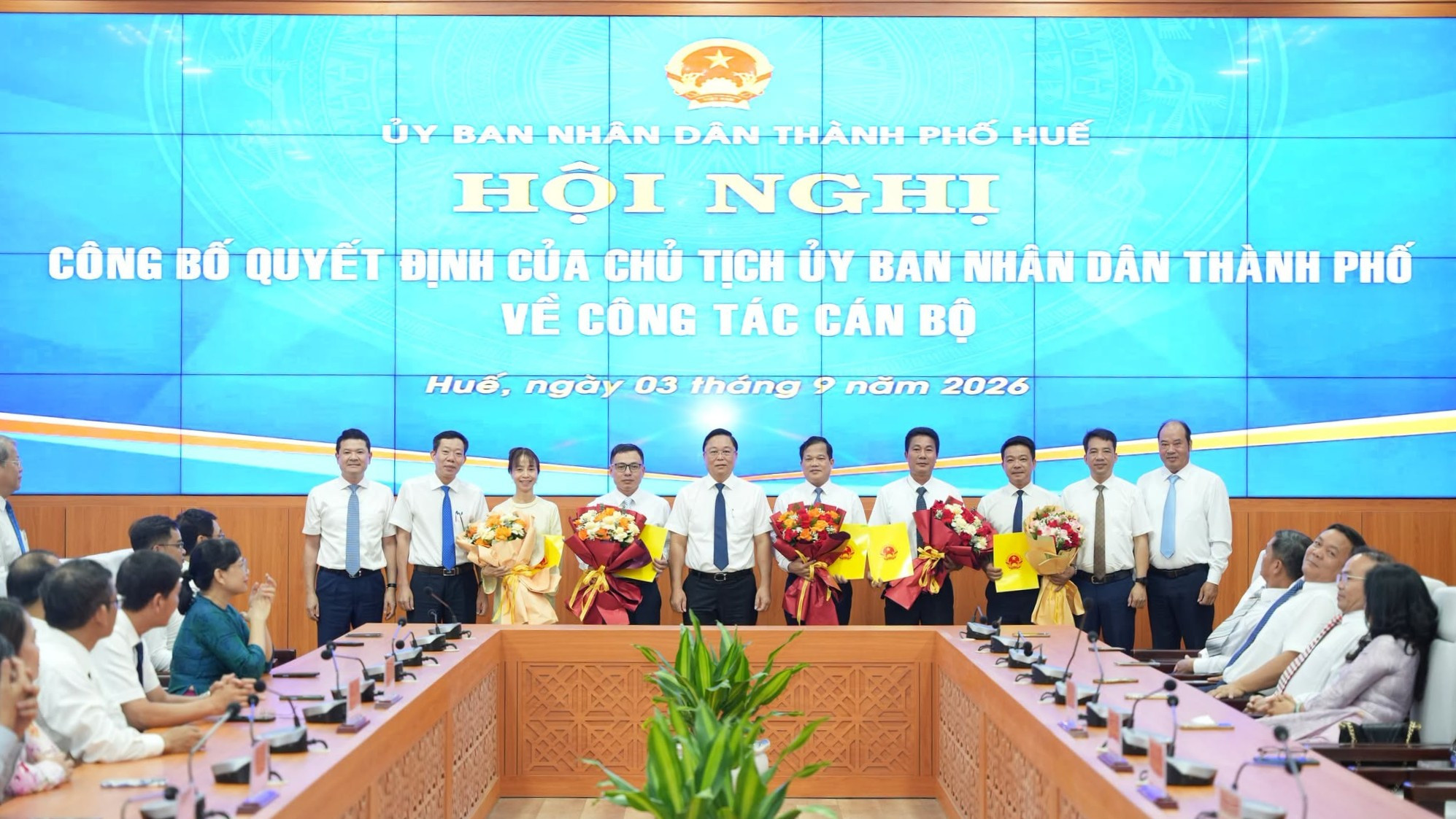 TP Huế công bố các quyết định quan trọng về công tác cán bộ (3)