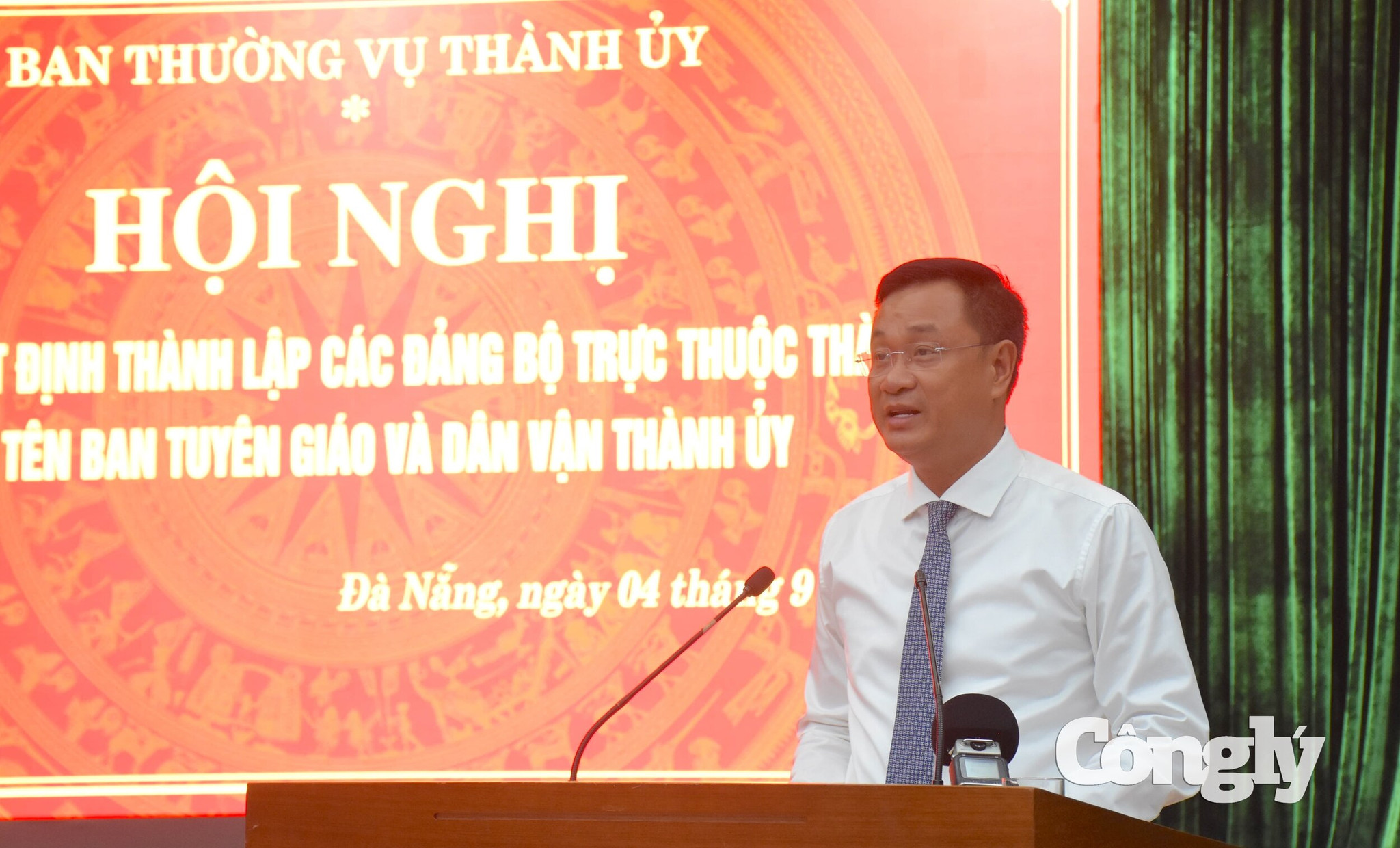 Bí thư Thành ủy Lê Ngọc Quang phát biểu giao nhiệm vụ.