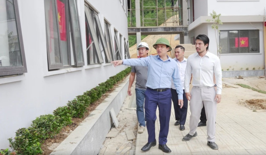 Chủ tịch UBND tỉnh Cao Bằng Lê Hải Hòa kiểm tra công tác chuẩn bị lễ khai giảng năm học 2026 - 2027.