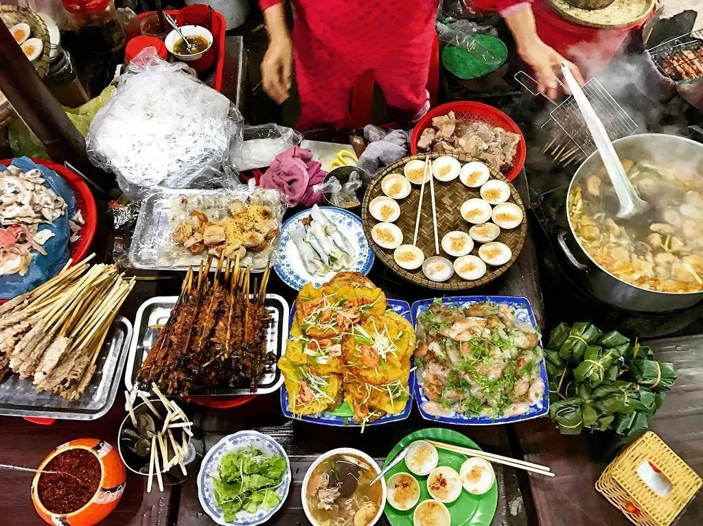 mon-an-duong-pho-viet-nam-1.webp
