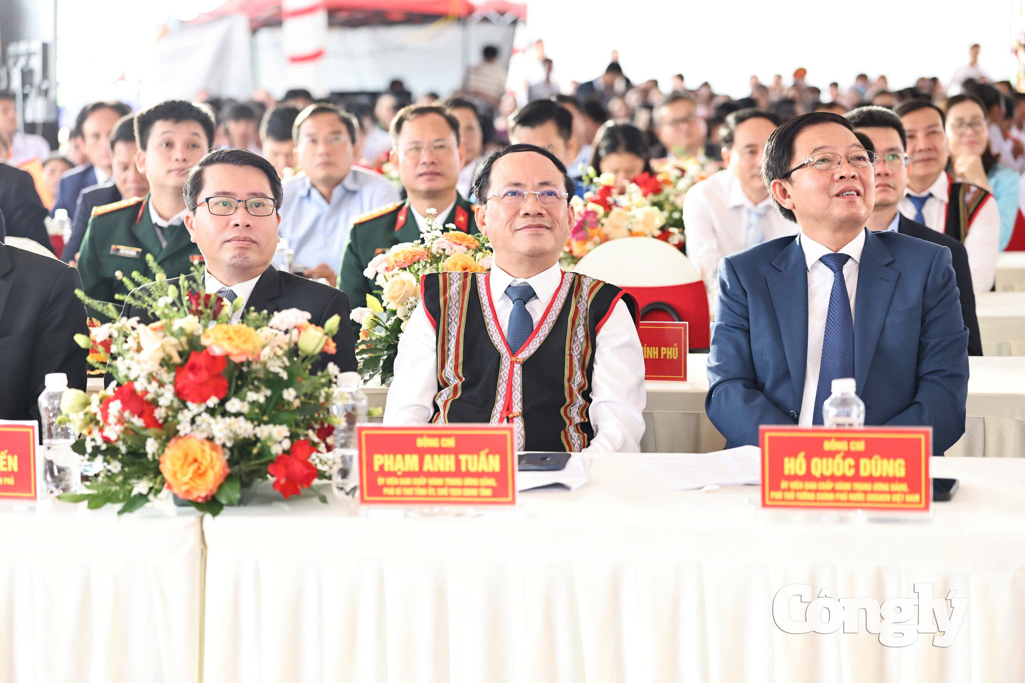 Đồng chí Hồ Quốc Dũng - Ủy viên Trung ương Đảng, Phó Thủ tướng Chính phủ dự Lễ khai giảng năm học mới tại Trường Phổ thông nội trú liên cấp TH & THCS Ia Púch.