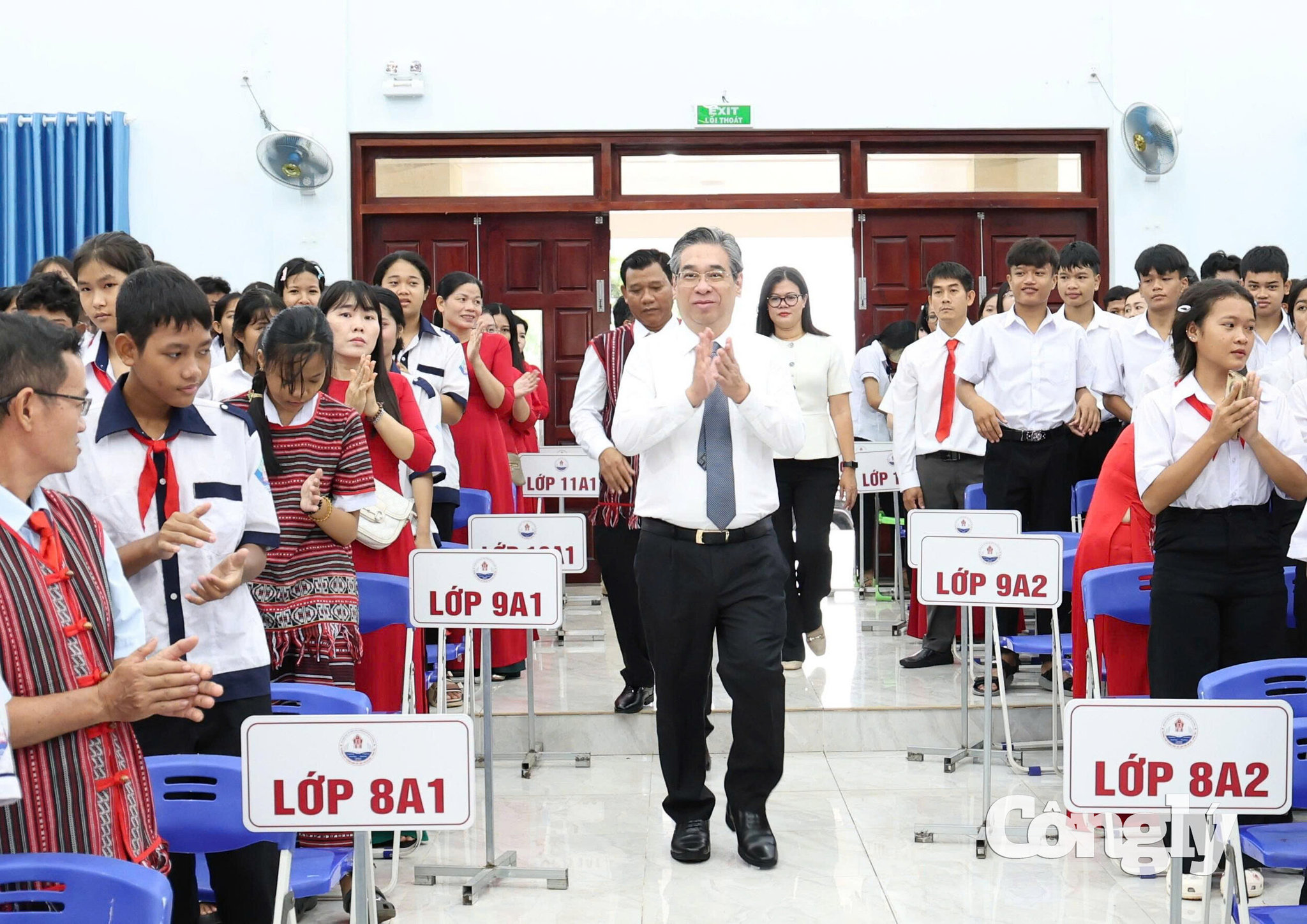 Ủy viên Trung ương Đảng, Phó Bí thư Thành ủy, Chủ tịch Ủy ban Mặt trận tổ quốc Việt Nam TP.HCM Nguyễn Phước Lộc tham dự ở Trường Phổ thông dân tộc nội trú Bà Rịa - Vũng Tàu.