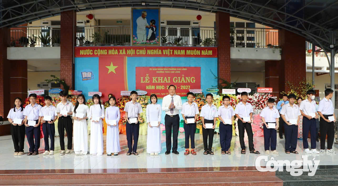 Học sinh trường THCS Cao Lãnh hân hoan bước vào năm học mới