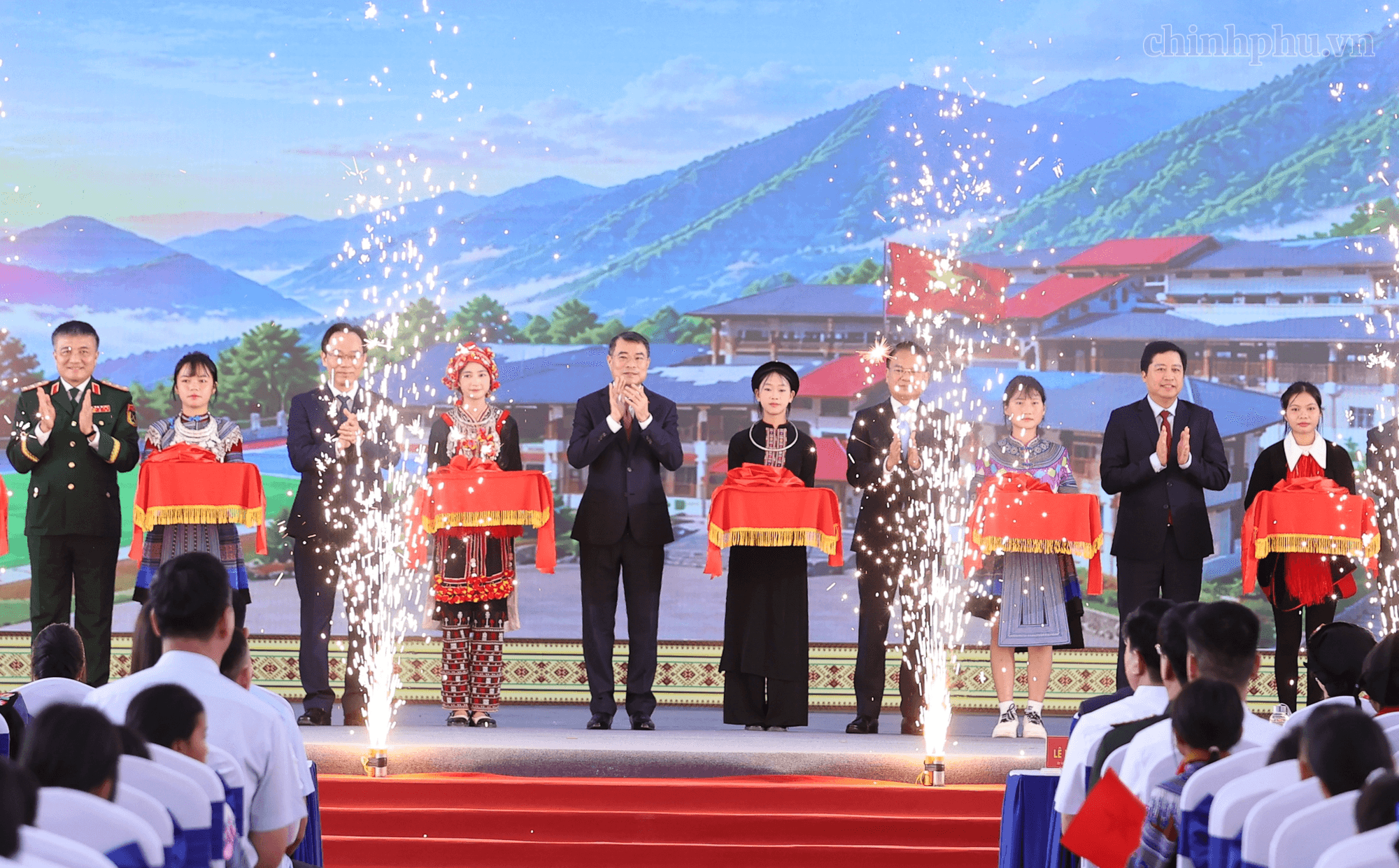 Thủ tướng: Năm học 2026-2027 sẽ mở ra giai đoạn phát triển mới của giáo dục Việt Nam- Ảnh 8.