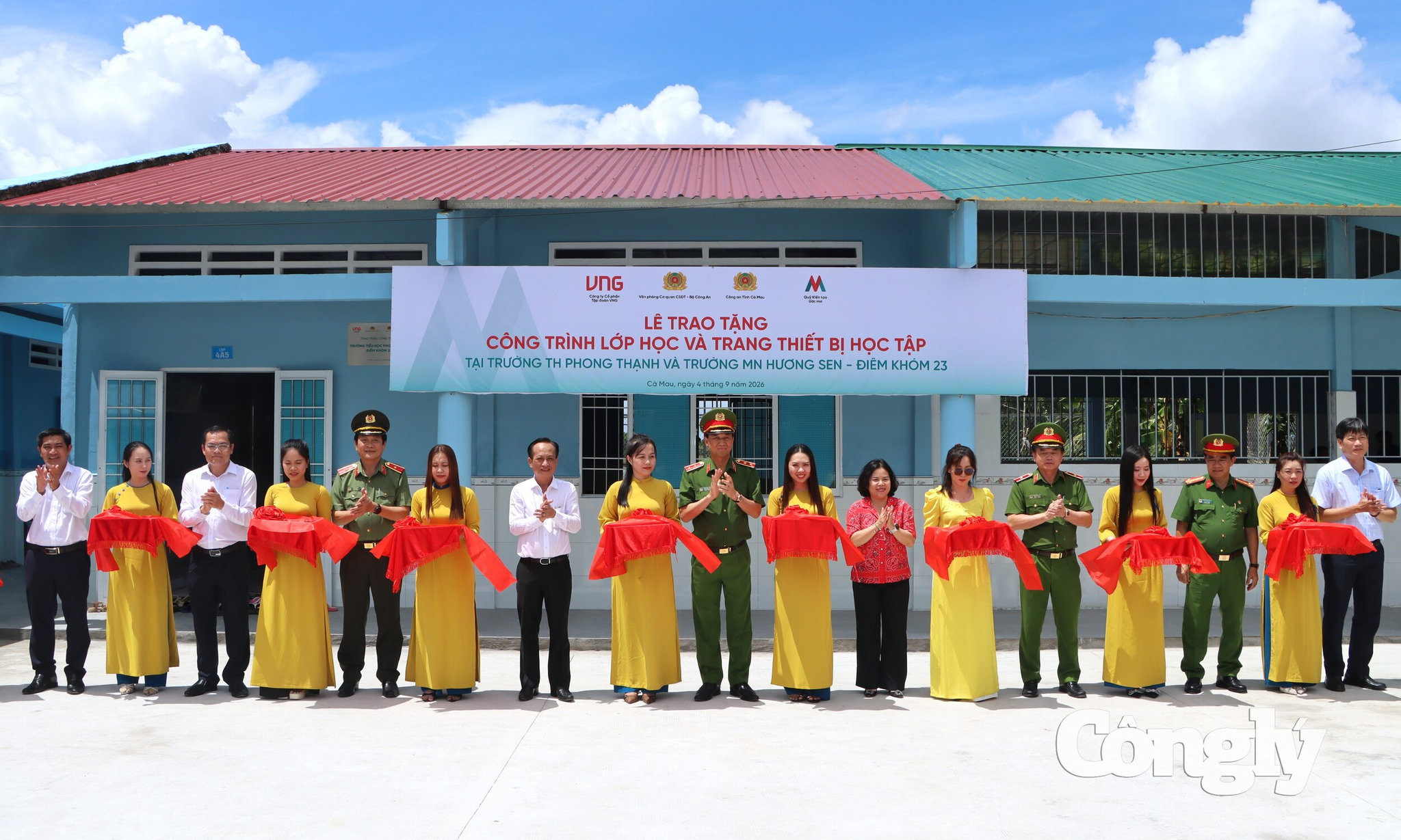 CẮT BĂNG LỚP HỌC