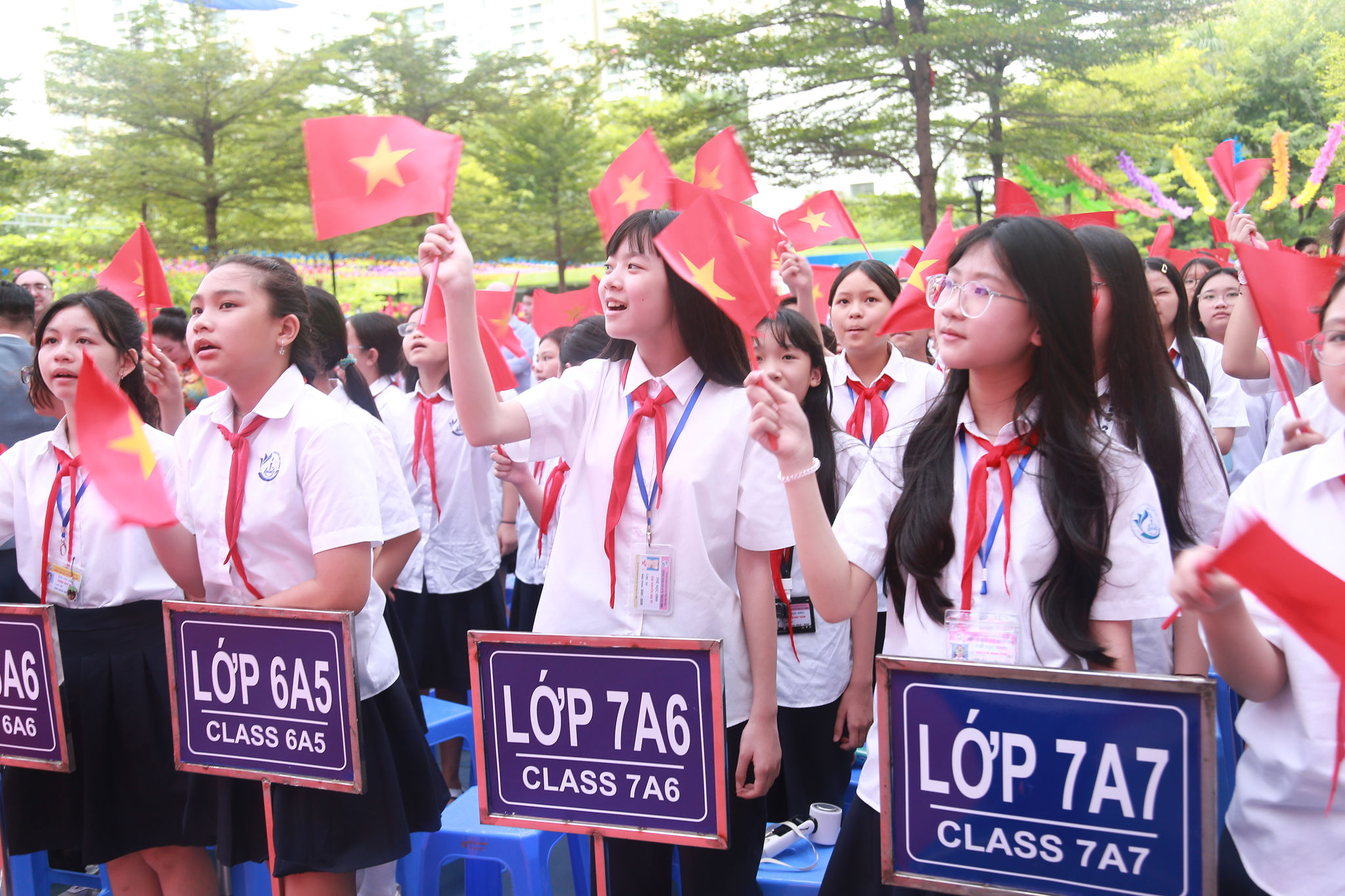 Hà Nội Từ xã đảo đến trung tâm, học sinh háo hức trong ngày khai giảng (2)
