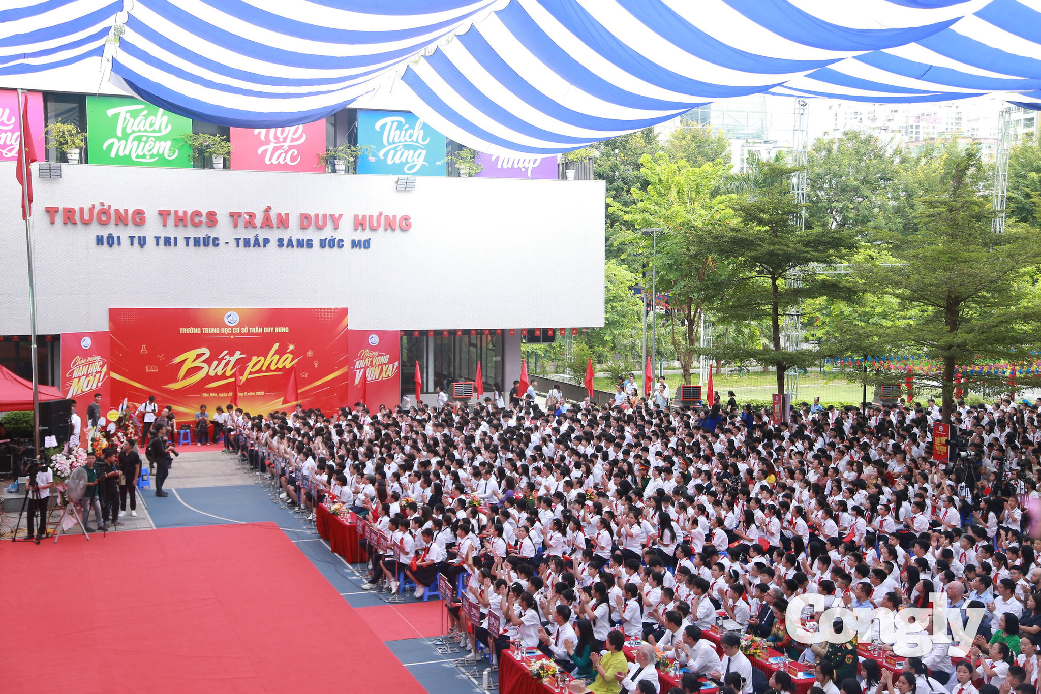 Hà Nội Từ xã đảo đến trung tâm, học sinh háo hức trong ngày khai giảng (32)