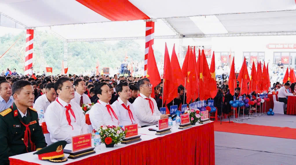 khai giảng cao bằng (2)
