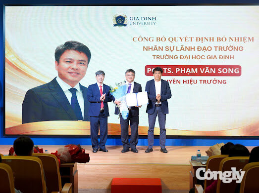 Đại học Gia Định công bố quyết định bổ nhiệm Quyền Hiệu trưởng PGS.TS. Phạm Văn Song.