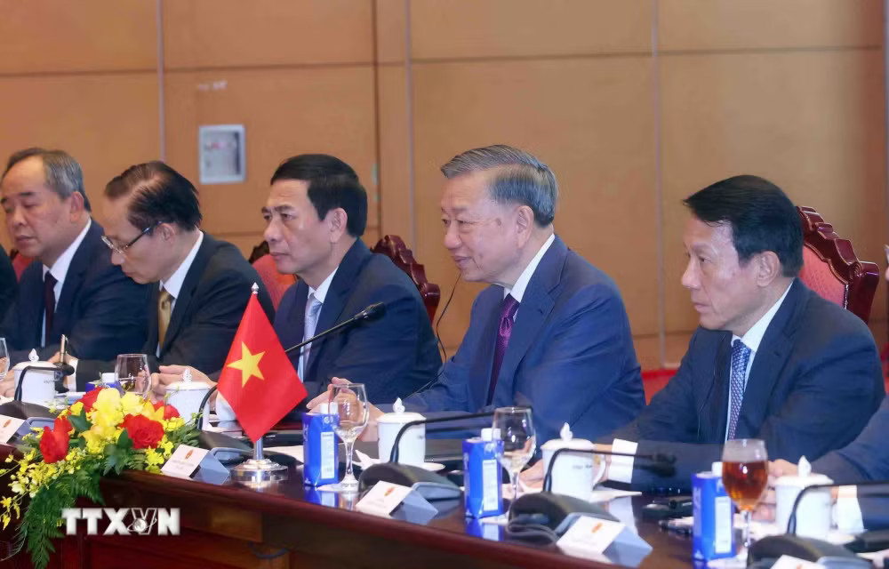 Tổng Bí thư, Chủ tịch nước Tô Lâm và thành viên đoàn Việt Nam tại cuộc hội đàm với Tổng thống Myanmar Min Aung Hlaing. (Ảnh: Phạm Kiên/TTXVN) ttxvn-tong-bi-thu-chu-tich-nuoc-to-lam-hoi-dam-voi-tong-thong-myanmar-min-aung-hlaing-9004494-6.jpg
