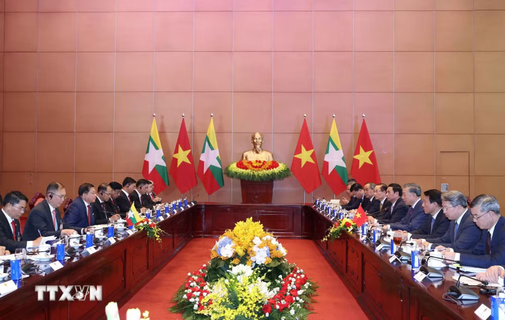 Tổng Bí thư, Chủ tịch nước Tô Lâm và Tổng thống Myanmar Min Aung Hlaing hội đàm. (Ảnh: Phạm Kiên/TTXVN) ttxvn-tong-bi-thu-chu-tich-nuoc-to-lam-hoi-dam-voi-tong-thong-myanmar-min-aung-hlaing-9004494-4.jpg