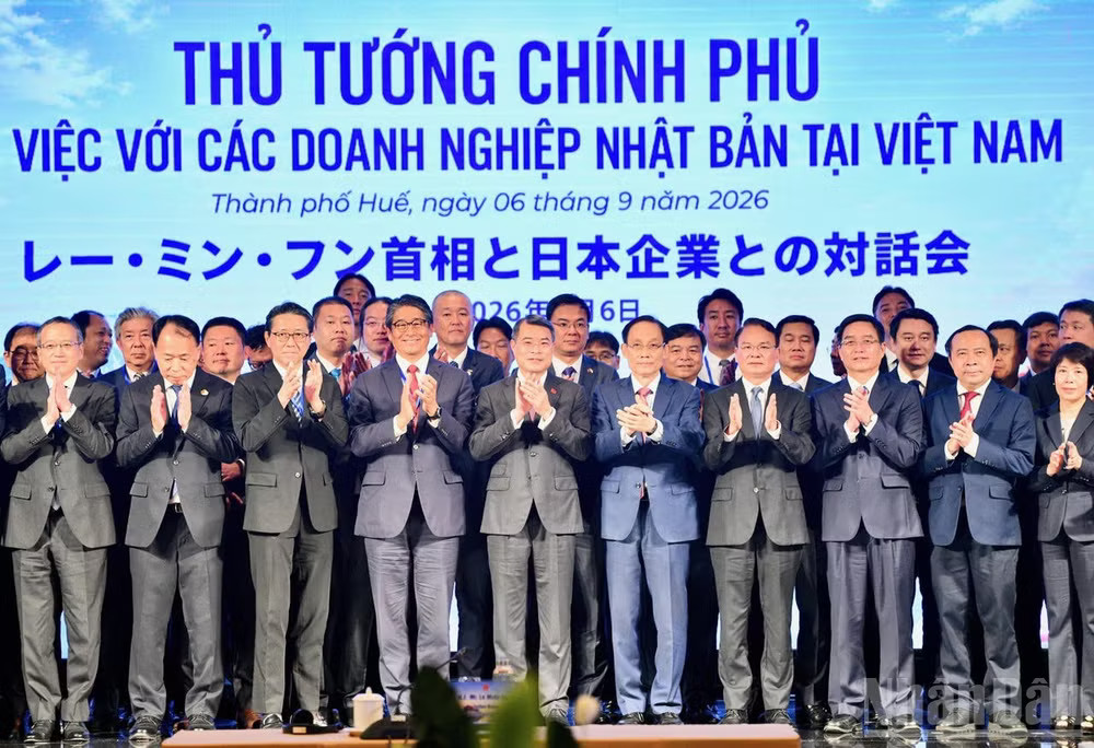 chup-anh-chung.avif