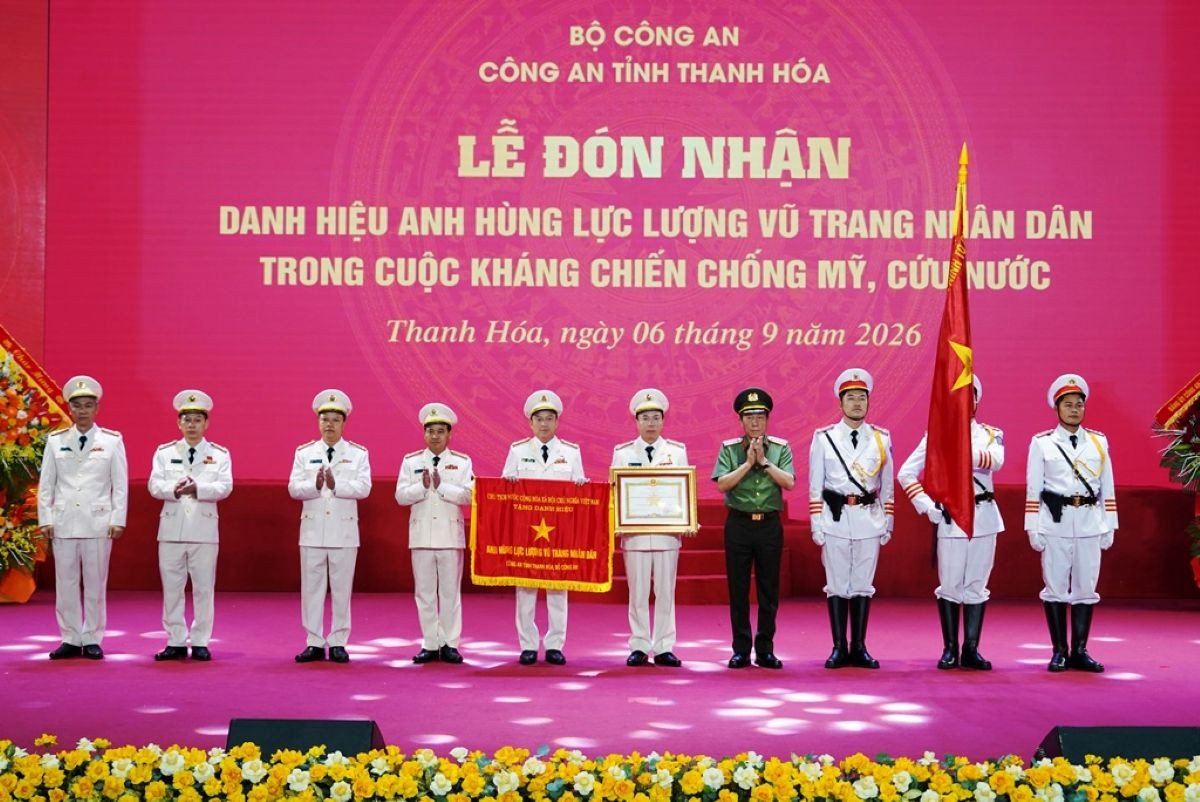 Đại tướng Lương Tam Quang, Bộ trưởng Bộ Công an trao tặng danh hiệu AHLLVT nhân dân cho Công an Thanh Hóa