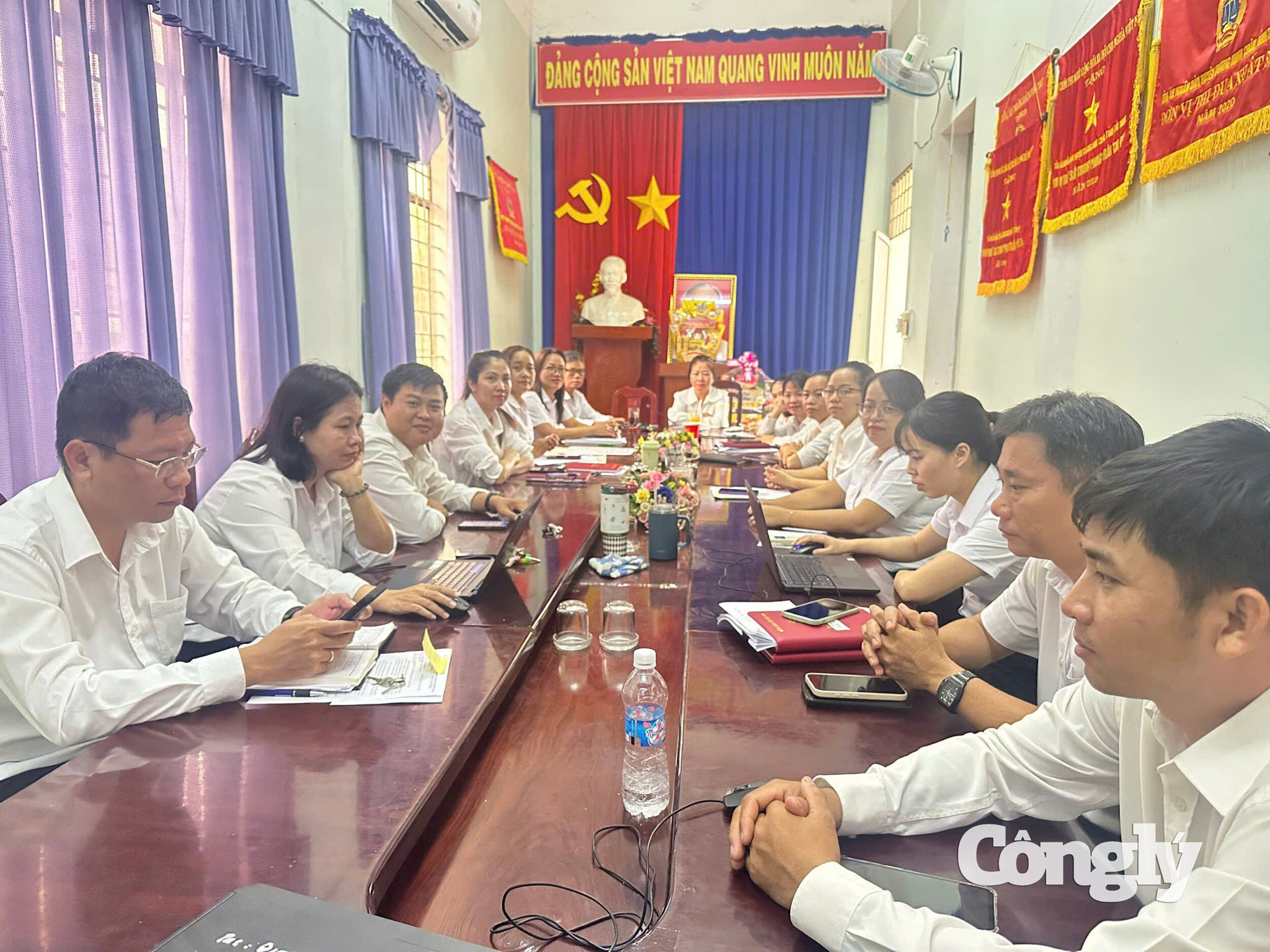 Không khí làm việc tại TAND khu vực 11 - Tây Ninh luôn khẩn trương, quyết liệt.
